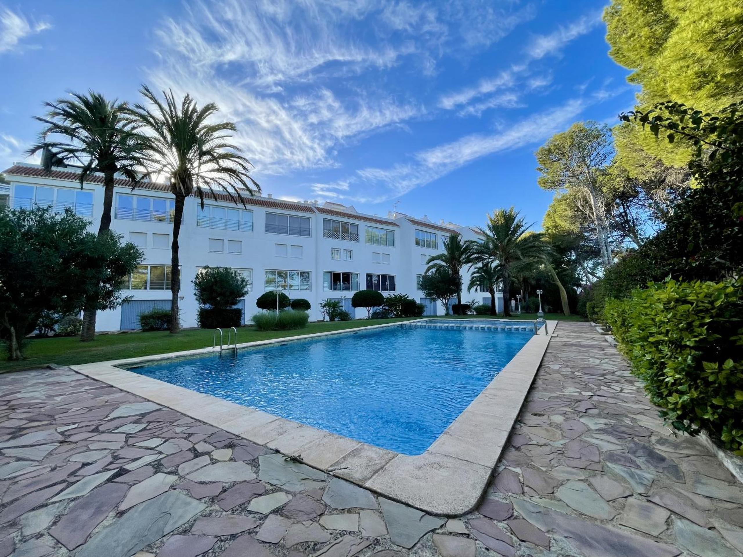 Apartmento en Las Rotas con Piscina