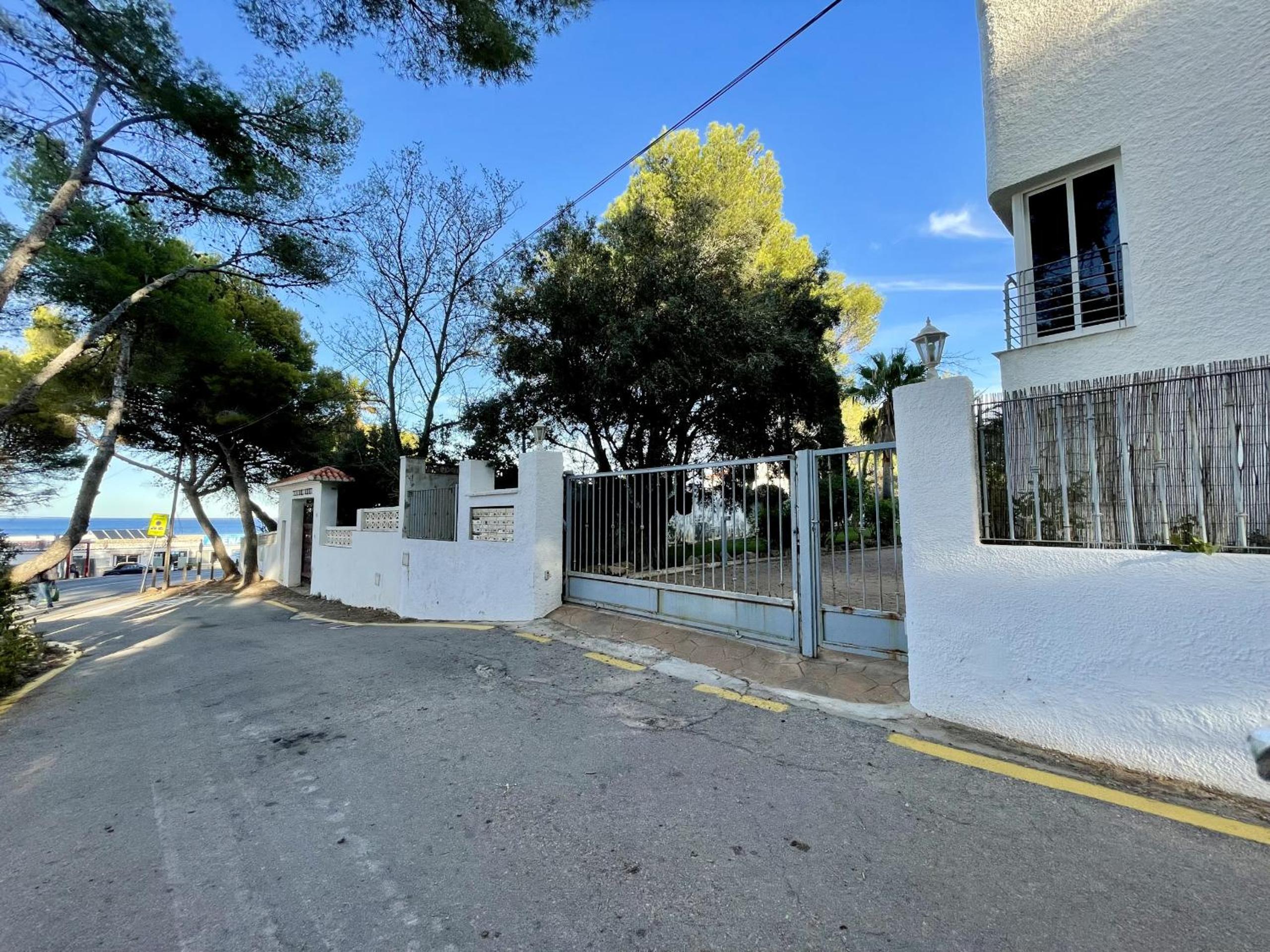 Apartmento en Las Rotas con Piscina