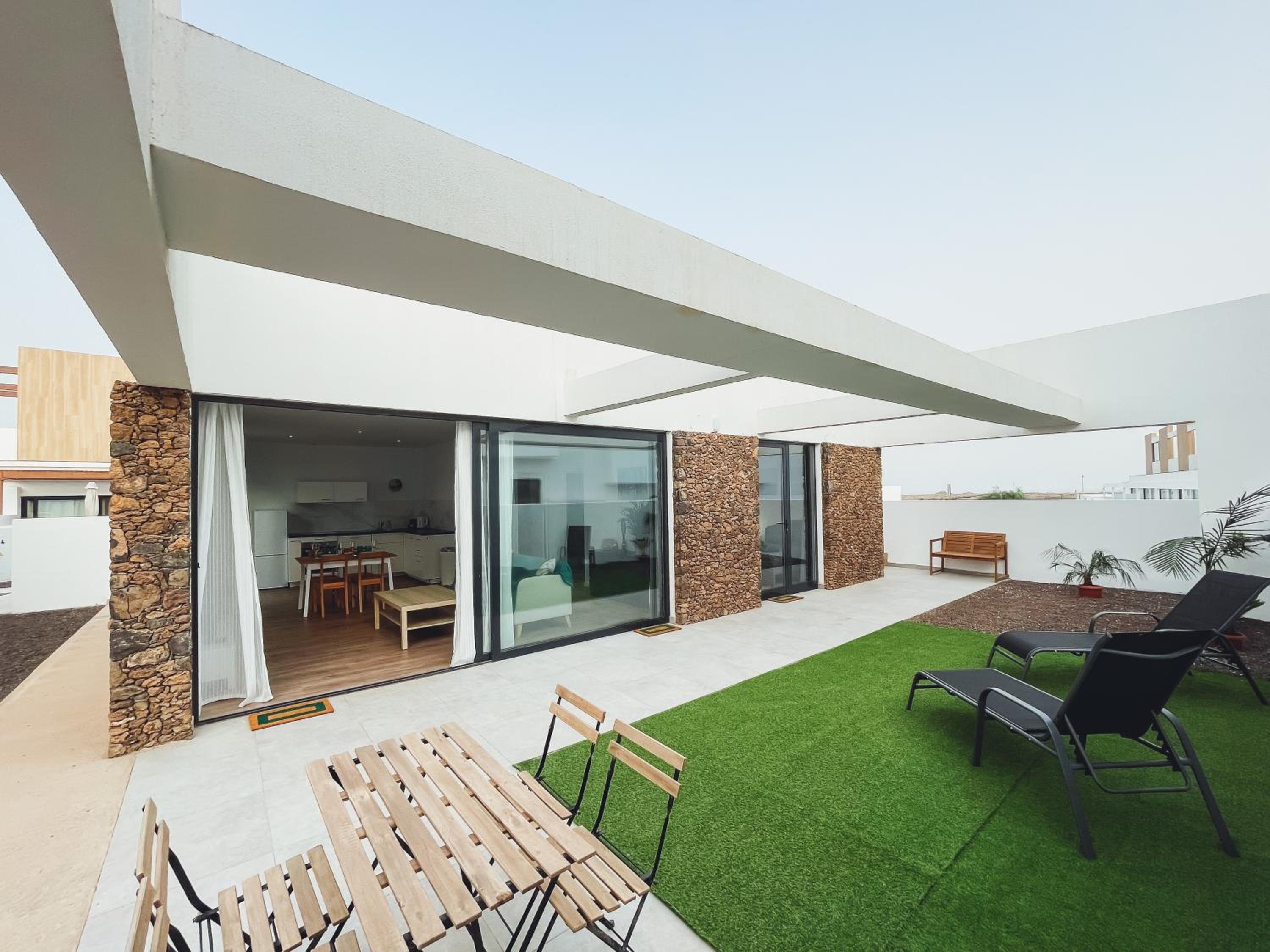 Hotel [Casa Tamaragua] Cozy house with terrace - Image 1