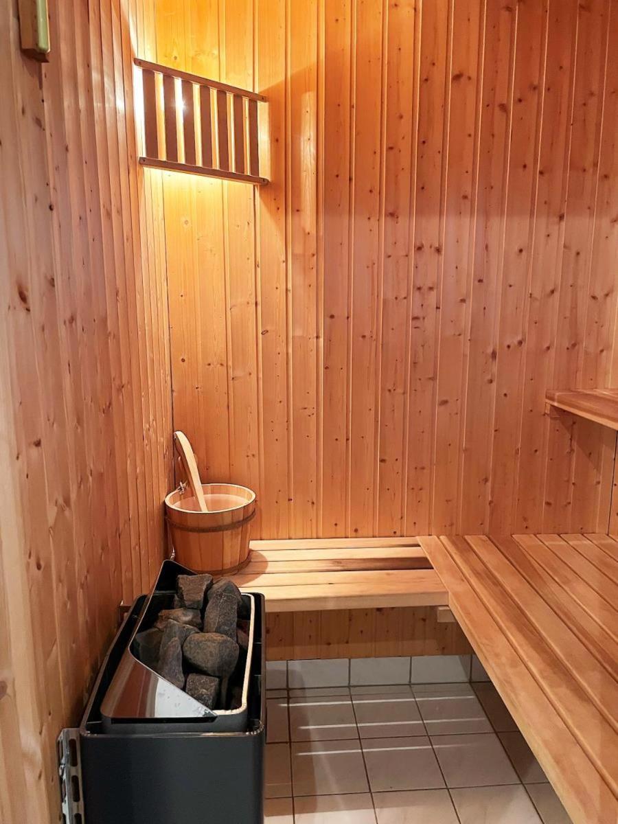 Das Puppenhaus, Reetdach, Sauna, Kamin, eingezäunt, Badewanne, Haustiere willkommen