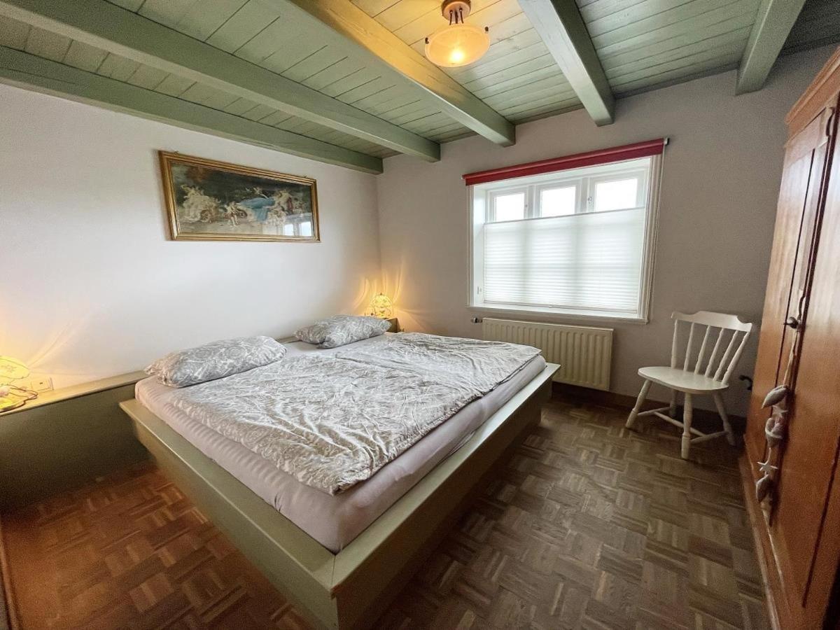 Das Puppenhaus, Reetdach, Sauna, Kamin, eingezäunt, Badewanne, Haustiere willkommen