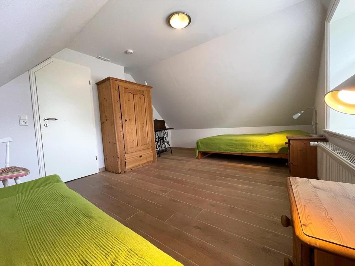 Das Puppenhaus, Reetdach, Sauna, Kamin, eingezäunt, Badewanne, Haustiere willkommen