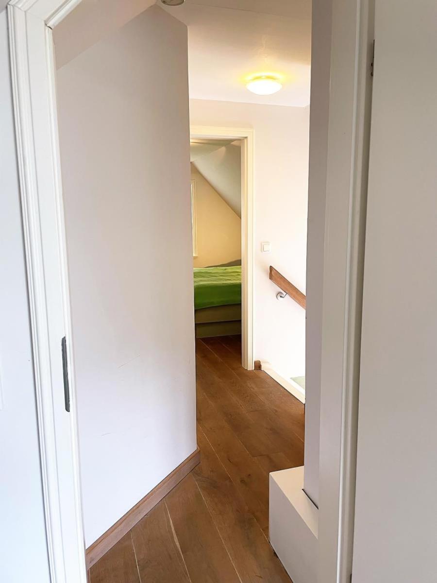 Das Puppenhaus, Reetdach, Sauna, Kamin, eingezäunt, Badewanne, Haustiere willkommen