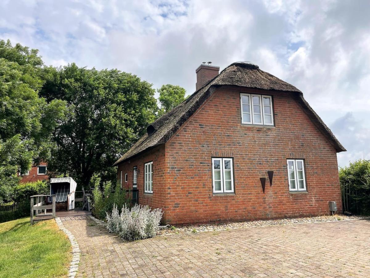 Das Puppenhaus, Reetdach, Sauna, Kamin, eingezäunt, Badewanne, Haustiere willkommen