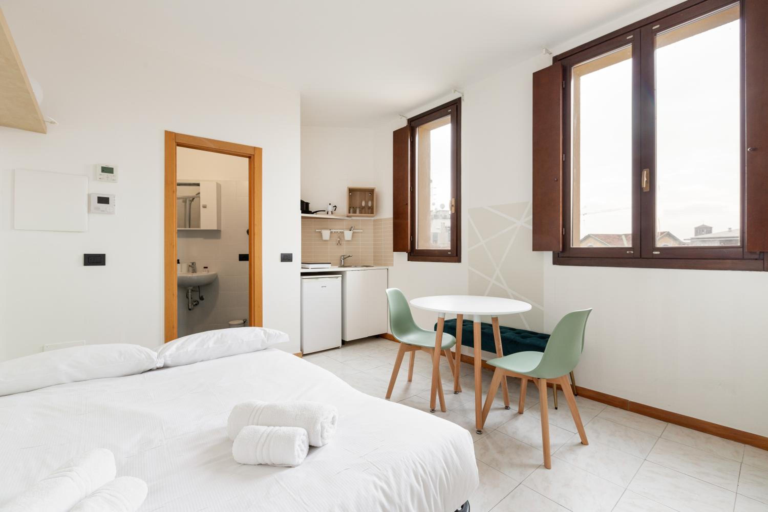 GuestHost - Milano Magenta Long Let Apts
