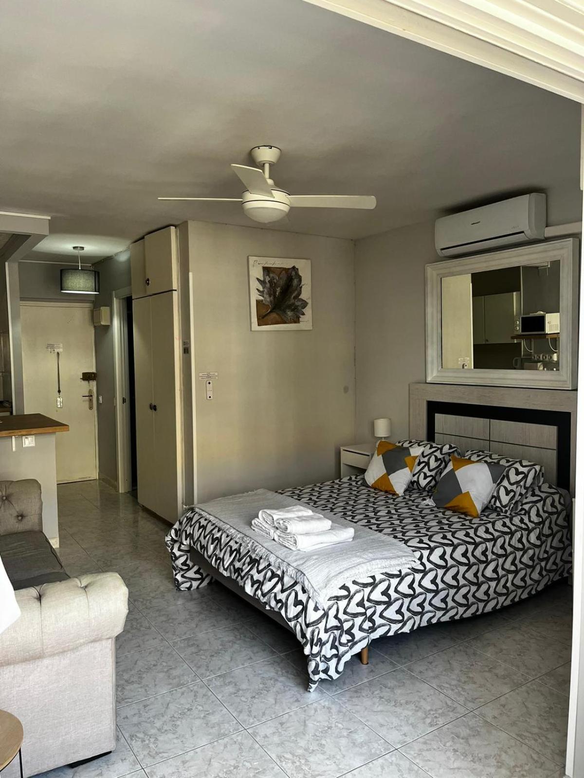 Encantador Estudio con Piscina