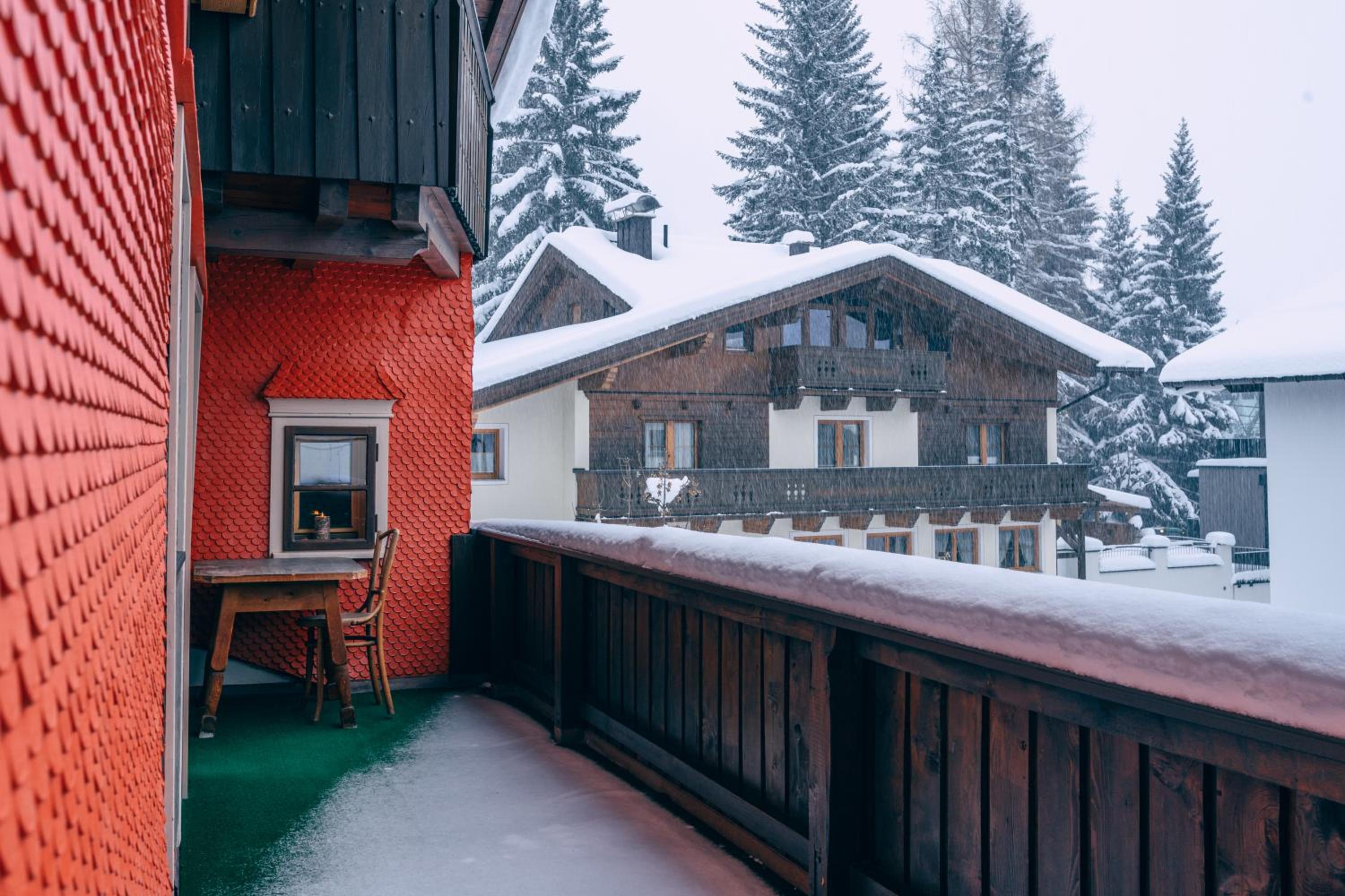 Chalet-Apartment für 9 bis 10 Personen zentral & ruhig 2 Min zur Galzigbahn Sankt Anton