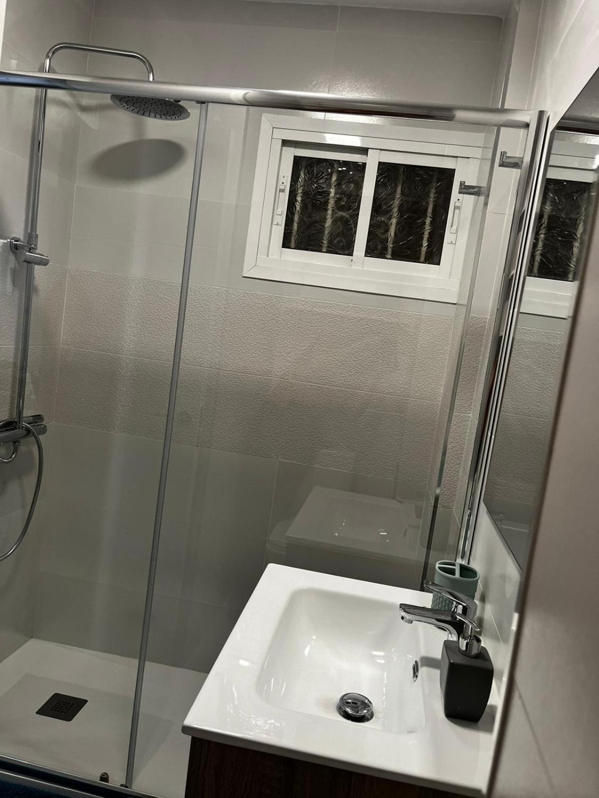 Encantador Estudio con Piscina