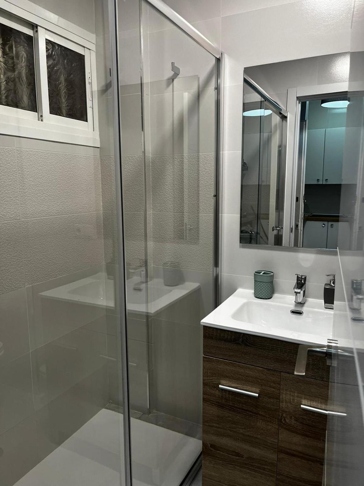 Encantador Estudio con Piscina