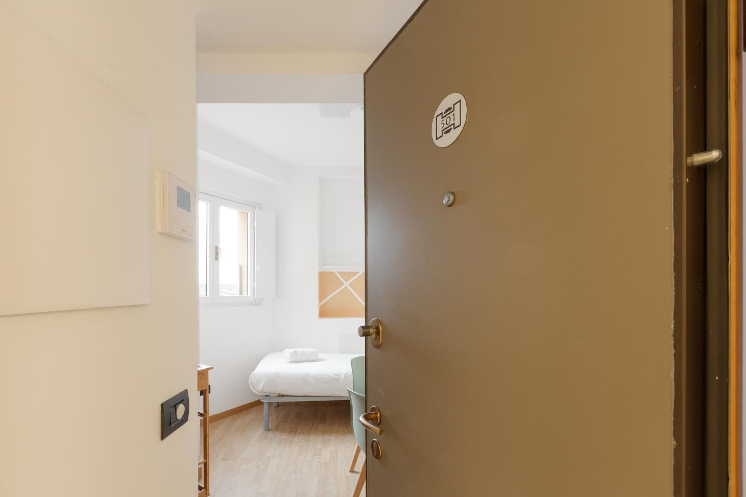 GuestHost - Milano Magenta Long Let Apts