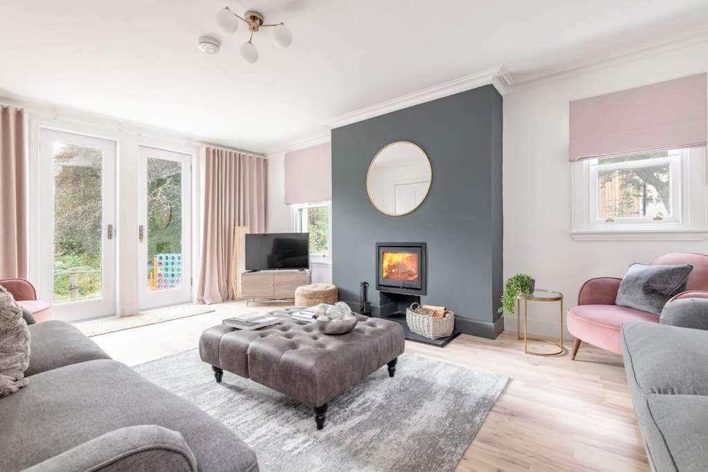 Stunning Dalchenna w/hot tub & huge garden view 3