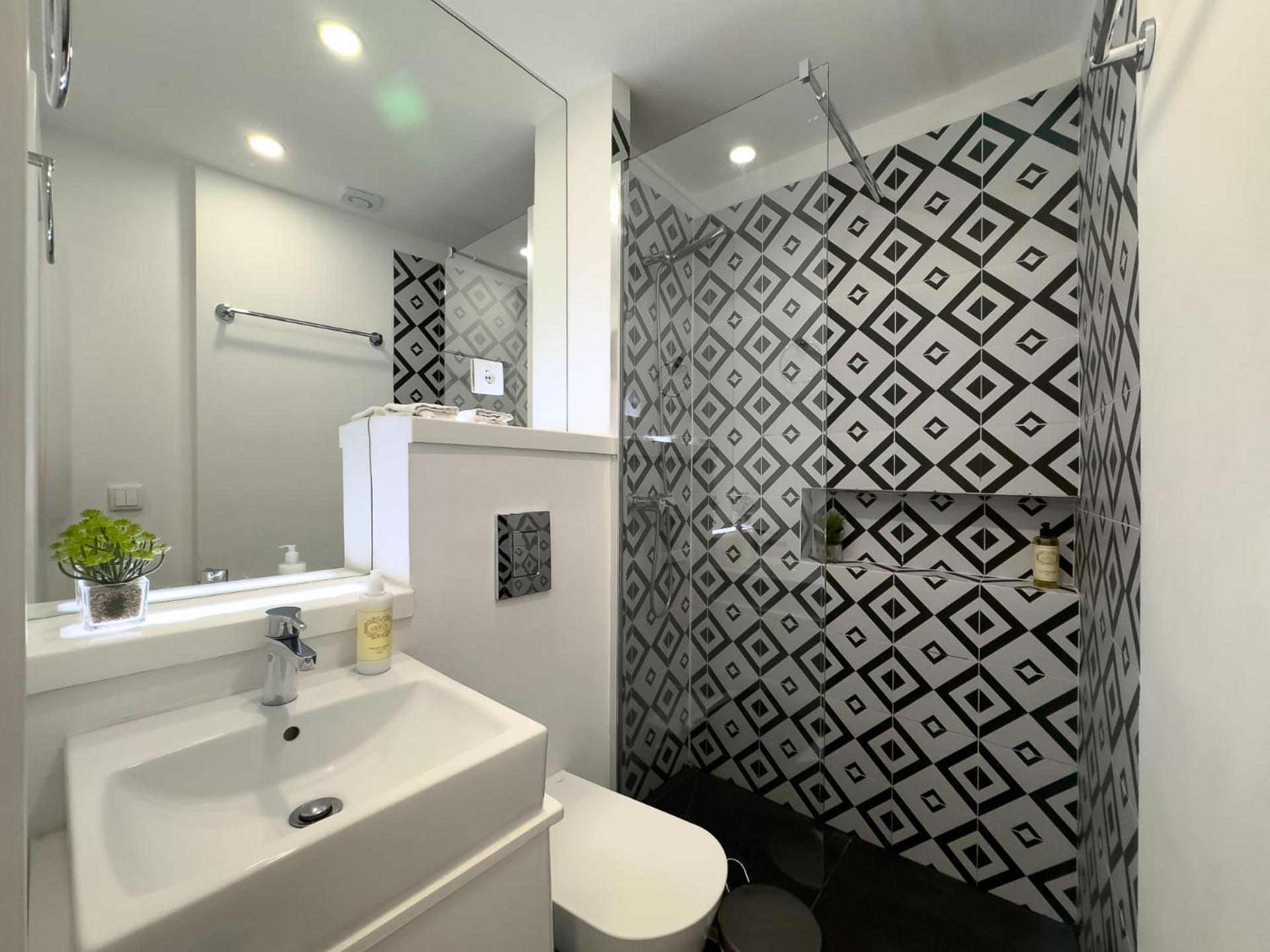 Olarias 2 bedroom perfect to share near the Castle view 4