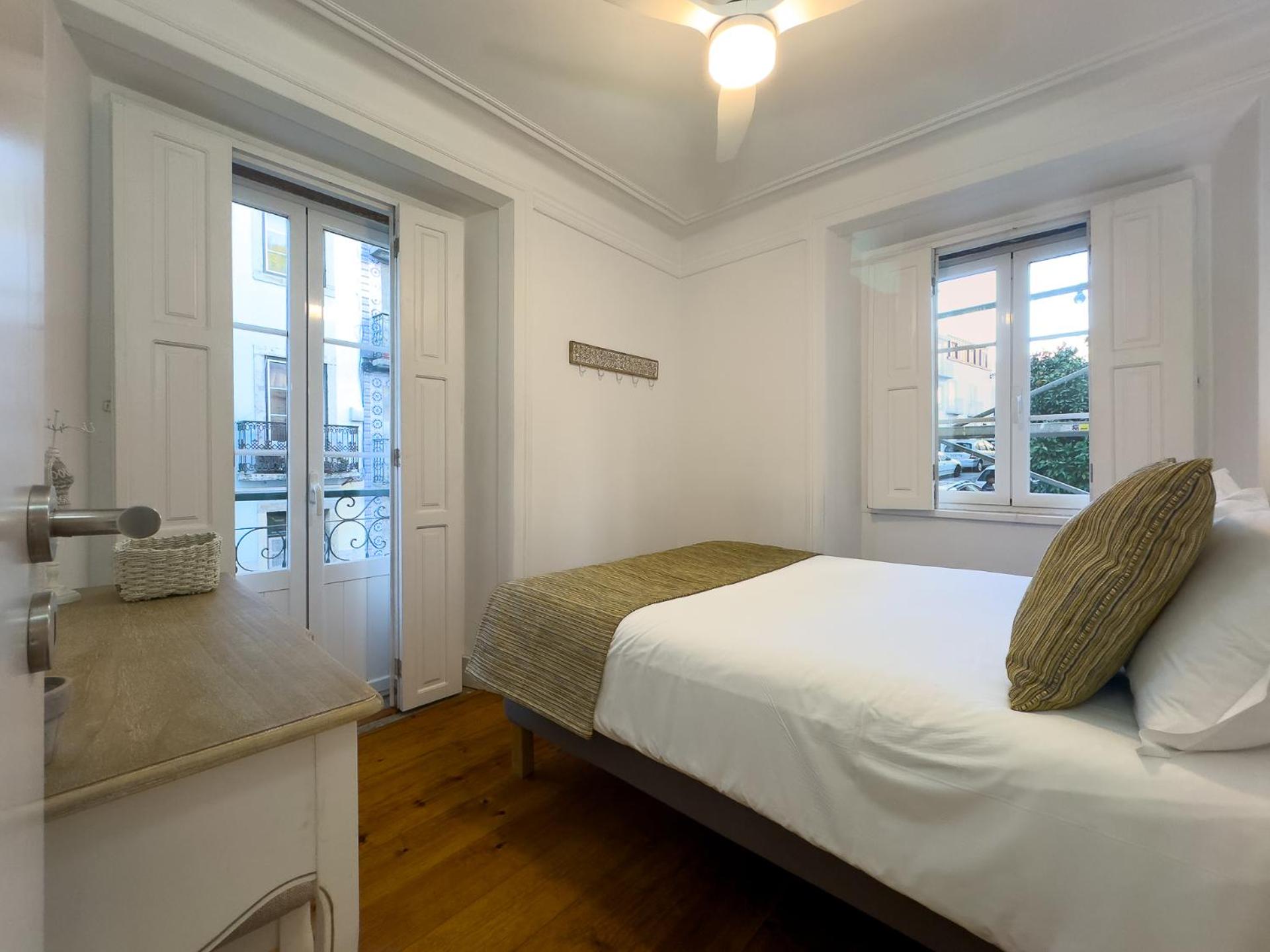 Olarias 2 bedroom perfect to share near the Castle view 2