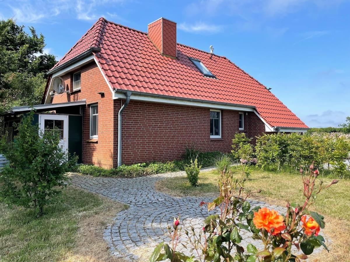 Haus Benninghusumer Deichweg, eingezäunt, Hunde Willkommen, Kamin, ruhig gelegen, WLAN