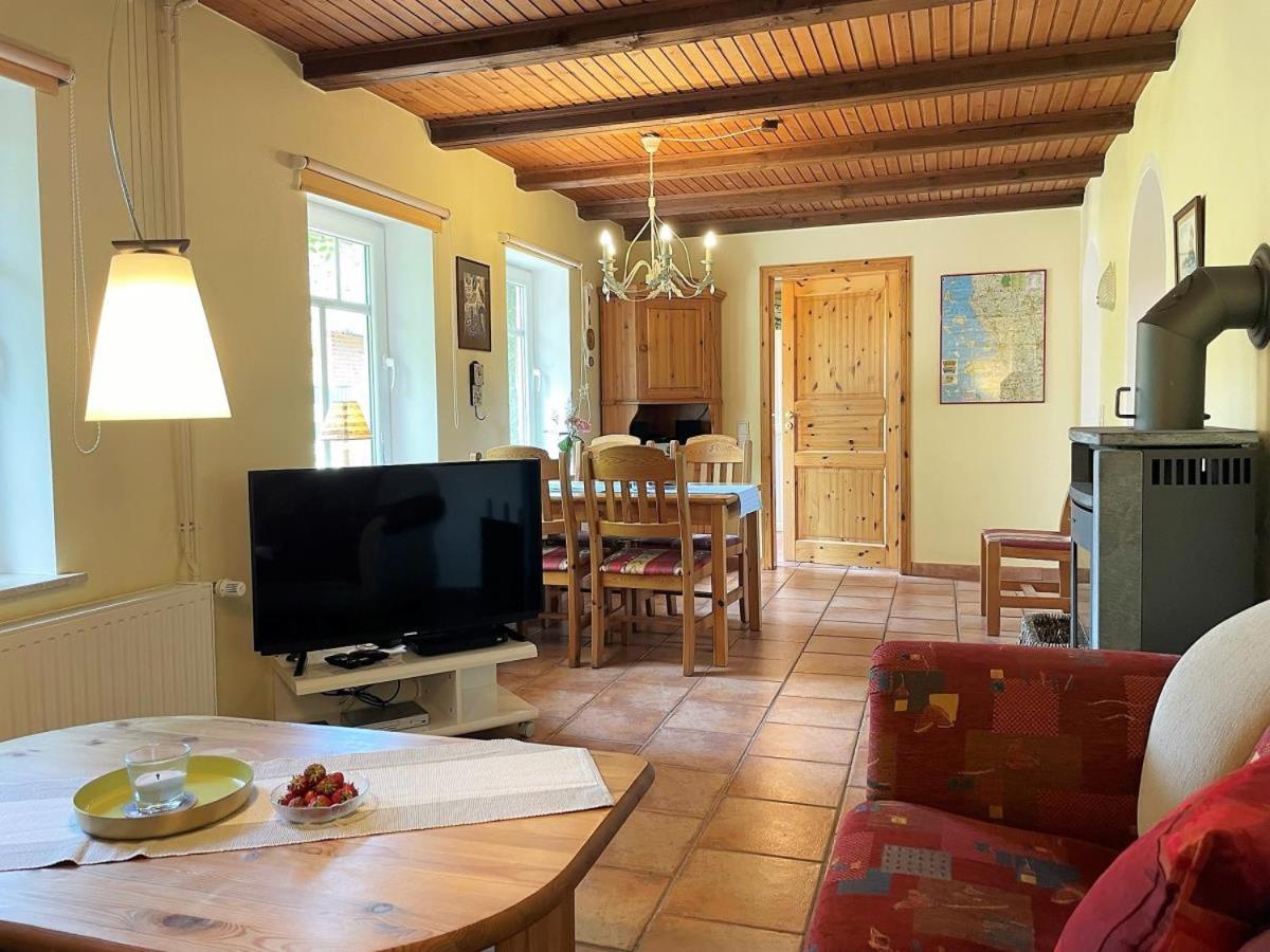 Haus Benninghusumer Deichweg, eingezäunt, Hunde Willkommen, Kamin, ruhig gelegen, WLAN