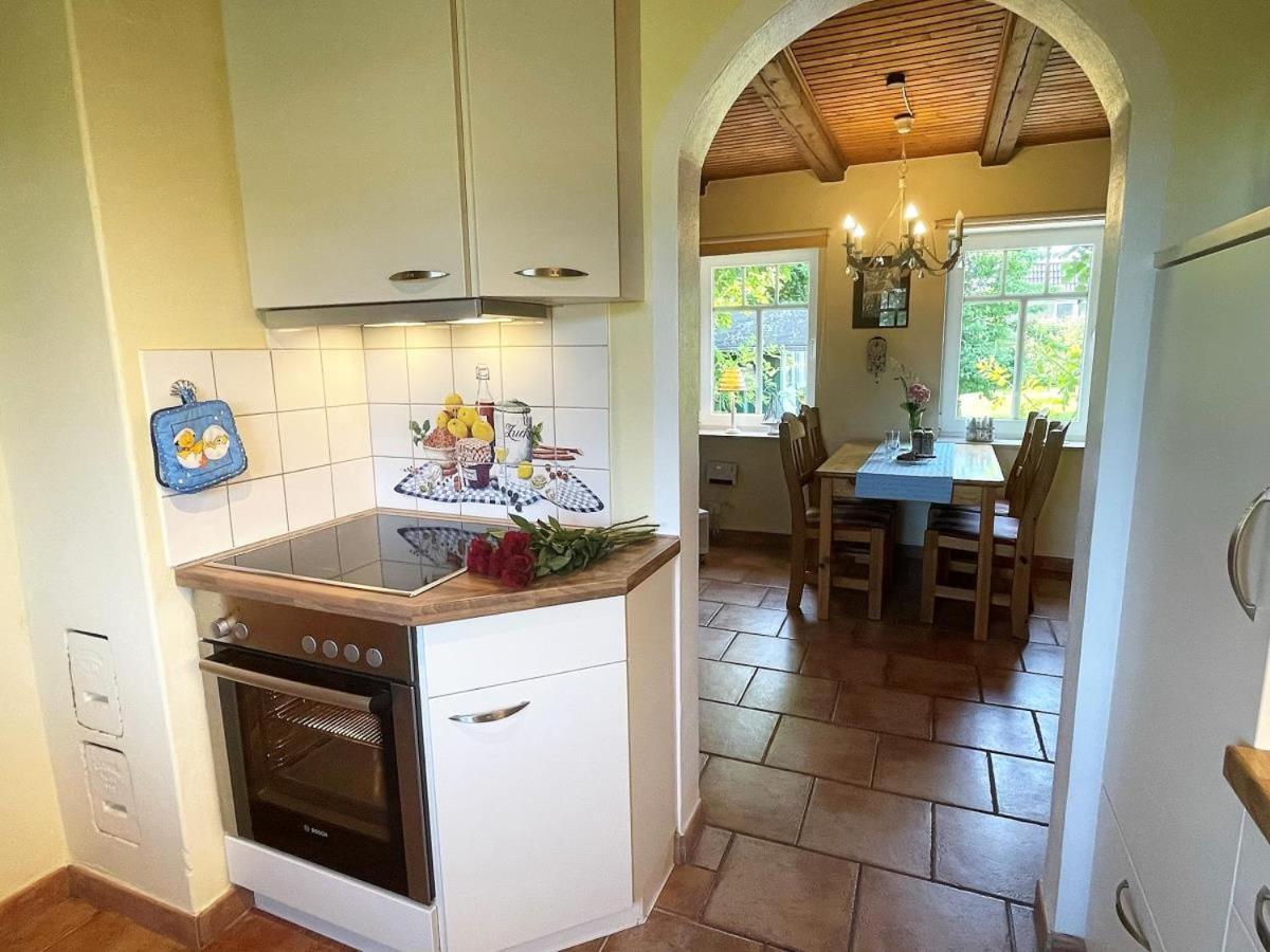 Haus Benninghusumer Deichweg, eingezäunt, Hunde Willkommen, Kamin, ruhig gelegen, WLAN
