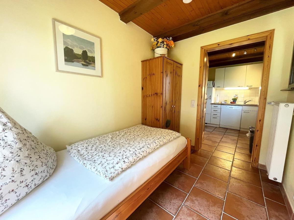 Haus Benninghusumer Deichweg, eingezäunt, Hunde Willkommen, Kamin, ruhig gelegen, WLAN
