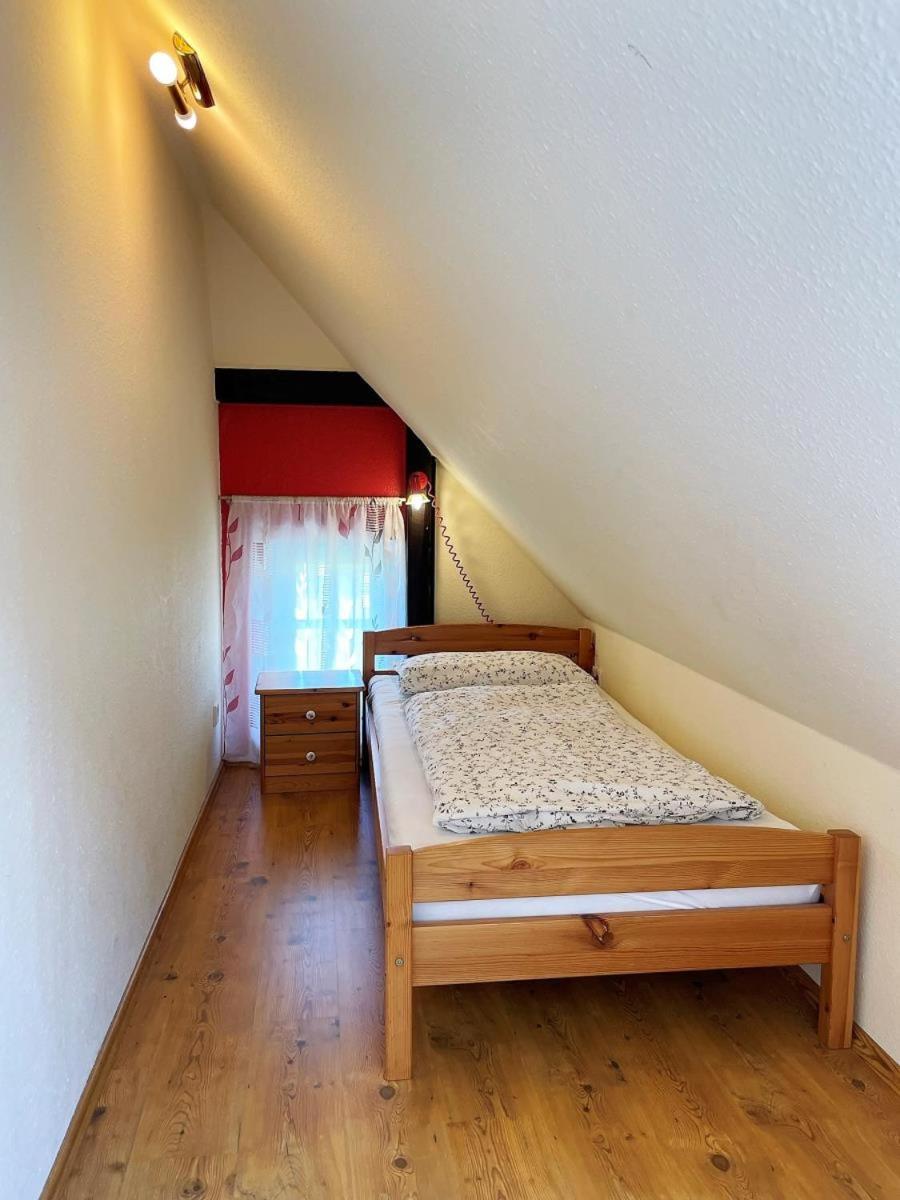 Haus Benninghusumer Deichweg, eingezäunt, Hunde Willkommen, Kamin, ruhig gelegen, WLAN