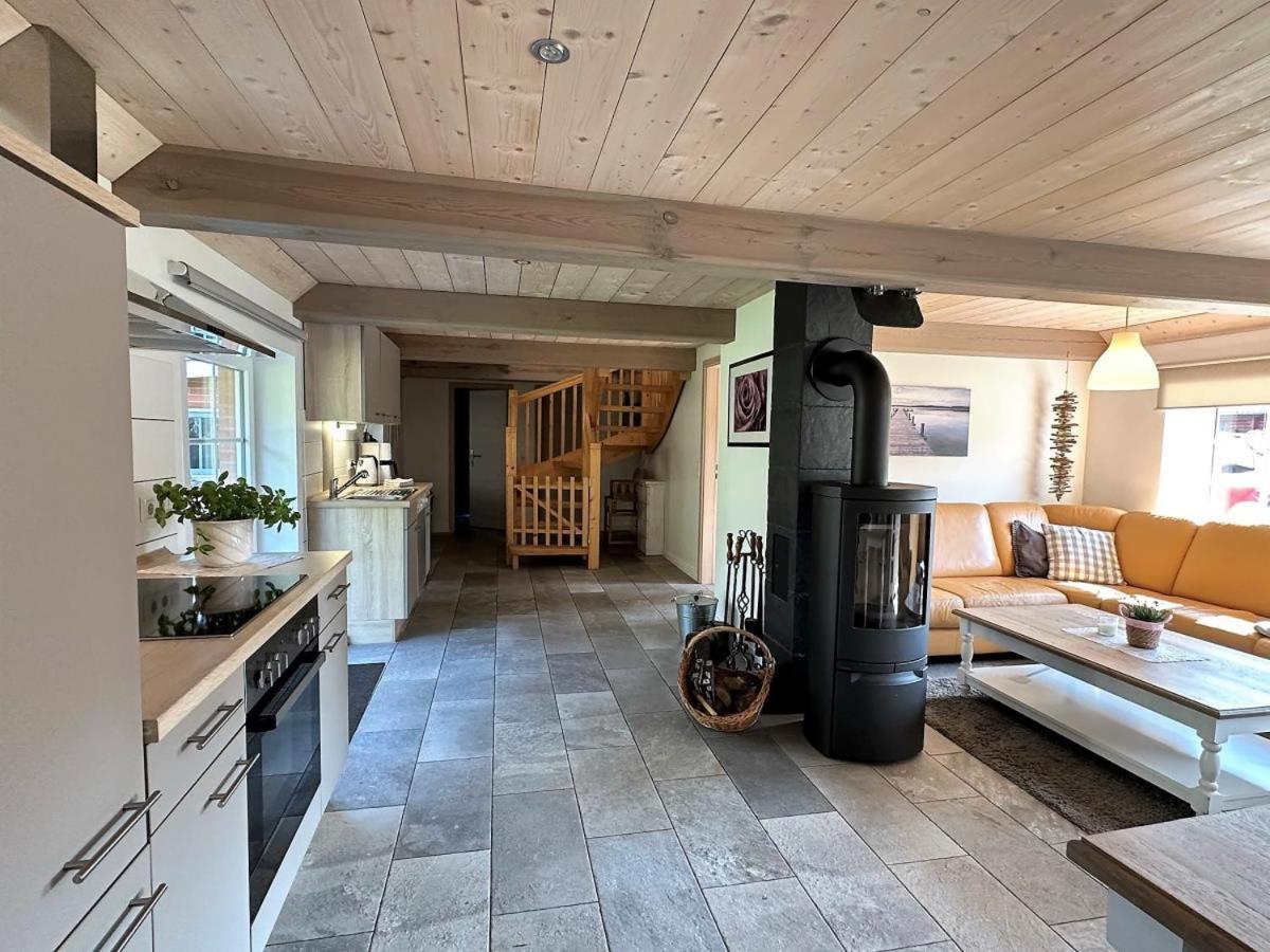 Jeppe Hus, Reetdachhaus, Hunde willkommen, Eckbadewanne, Kamin, WLAN