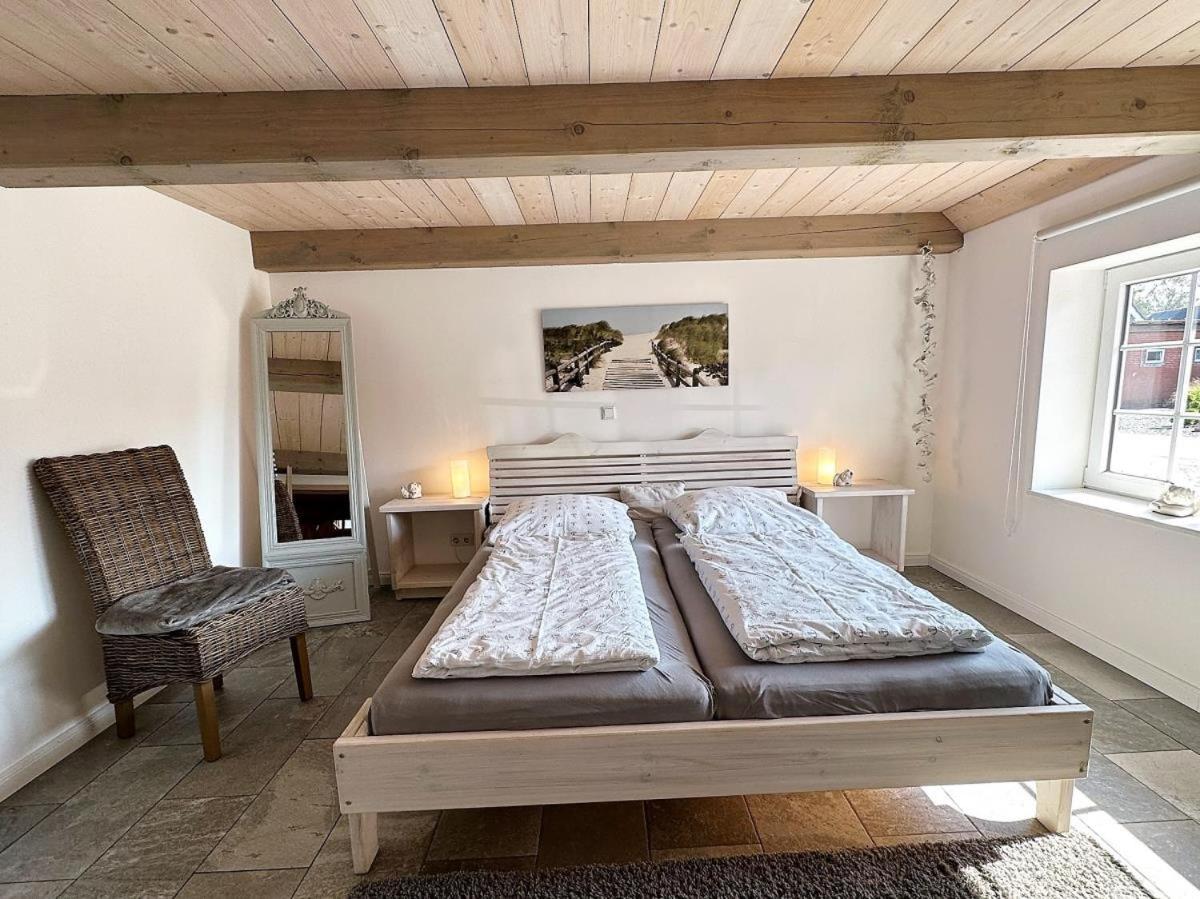 Jeppe Hus, Reetdachhaus, Hunde willkommen, Eckbadewanne, Kamin, WLAN