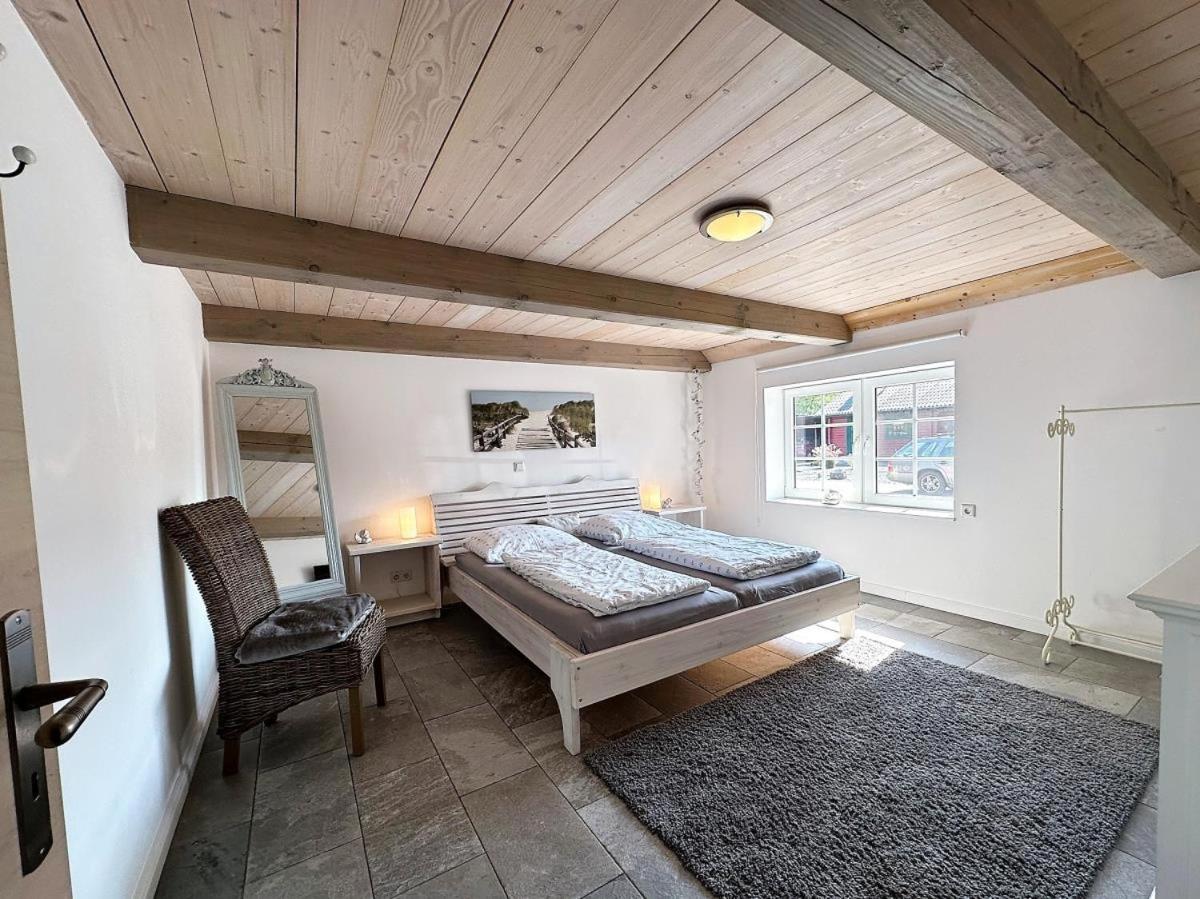 Jeppe Hus, Reetdachhaus, Hunde willkommen, Eckbadewanne, Kamin, WLAN