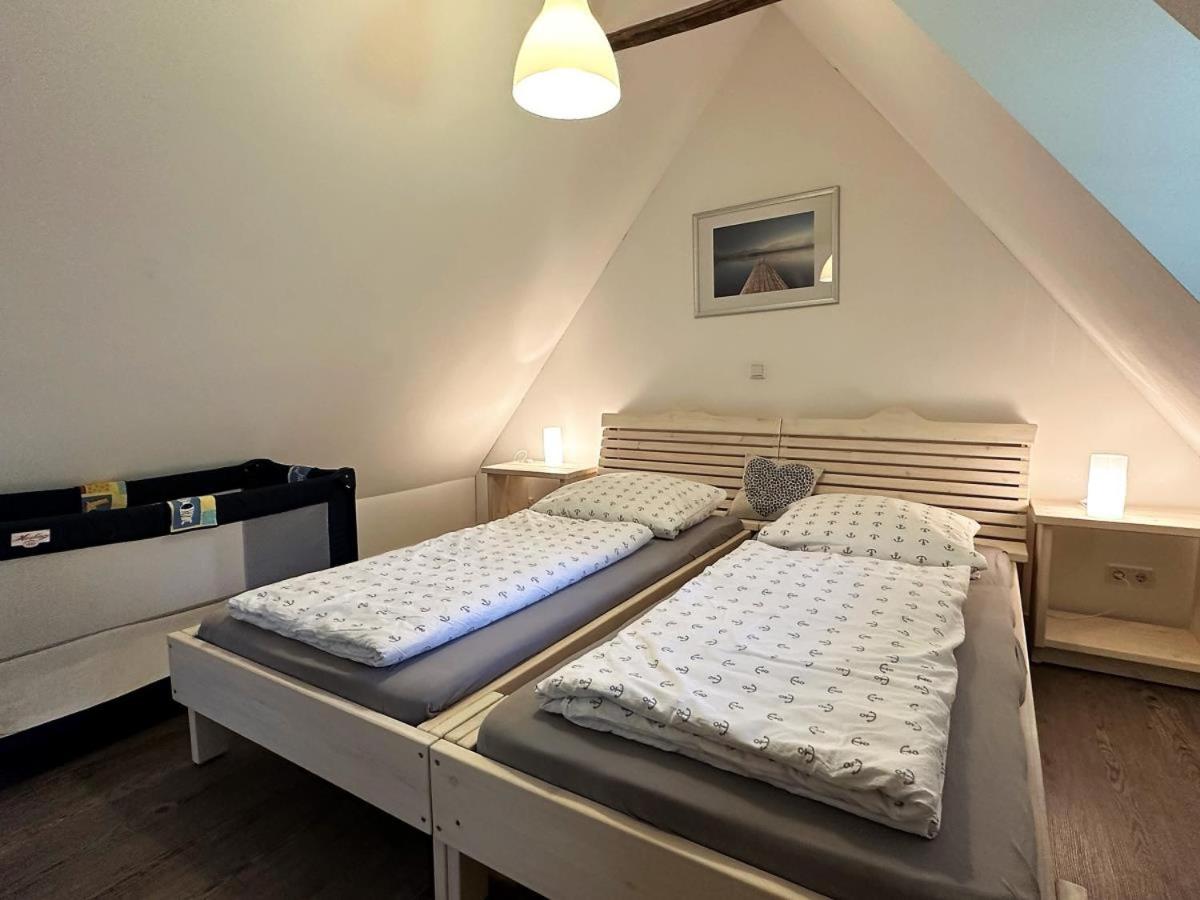Jeppe Hus, Reetdachhaus, Hunde willkommen, Eckbadewanne, Kamin, WLAN