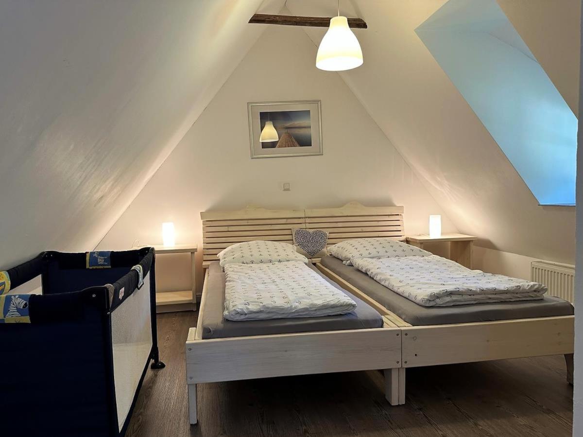 Jeppe Hus, Reetdachhaus, Hunde willkommen, Eckbadewanne, Kamin, WLAN