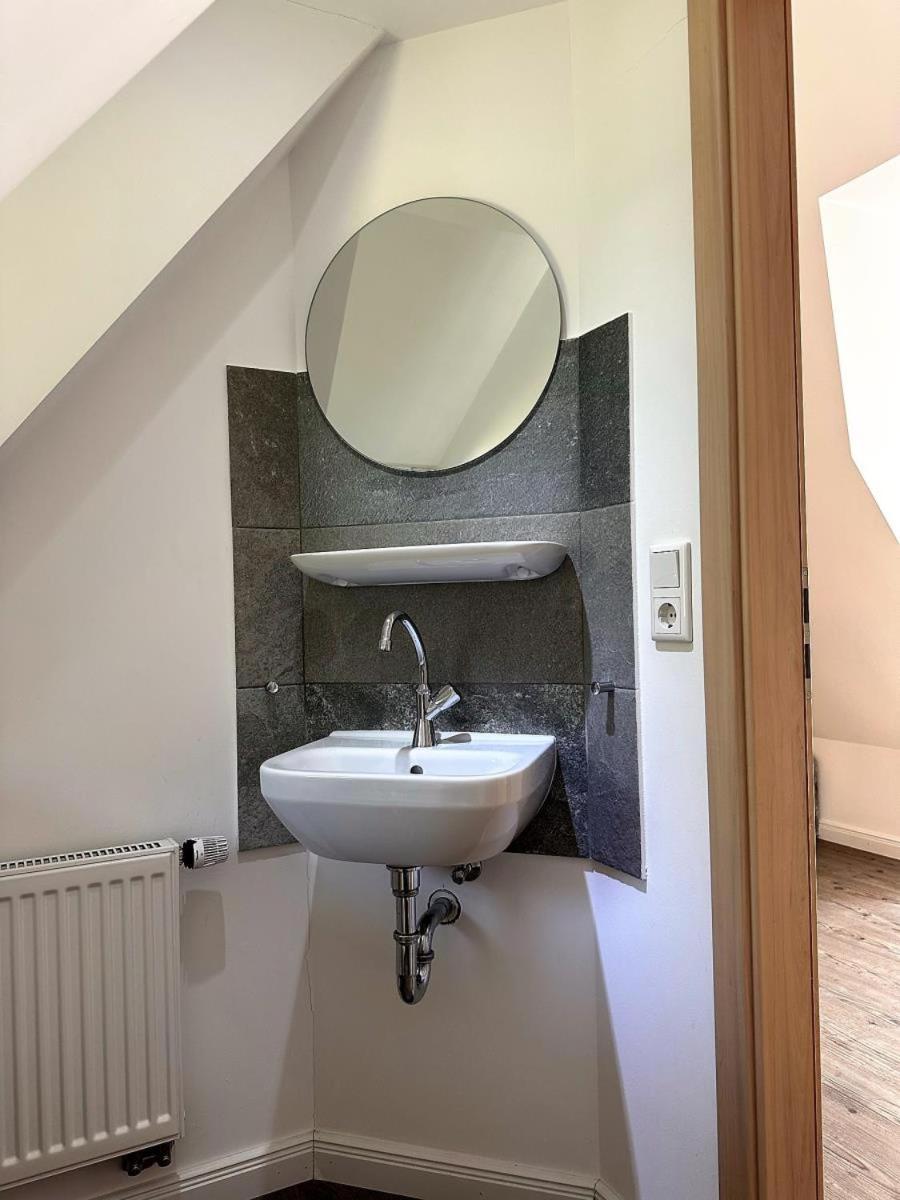 Jeppe Hus, Reetdachhaus, Hunde willkommen, Eckbadewanne, Kamin, WLAN