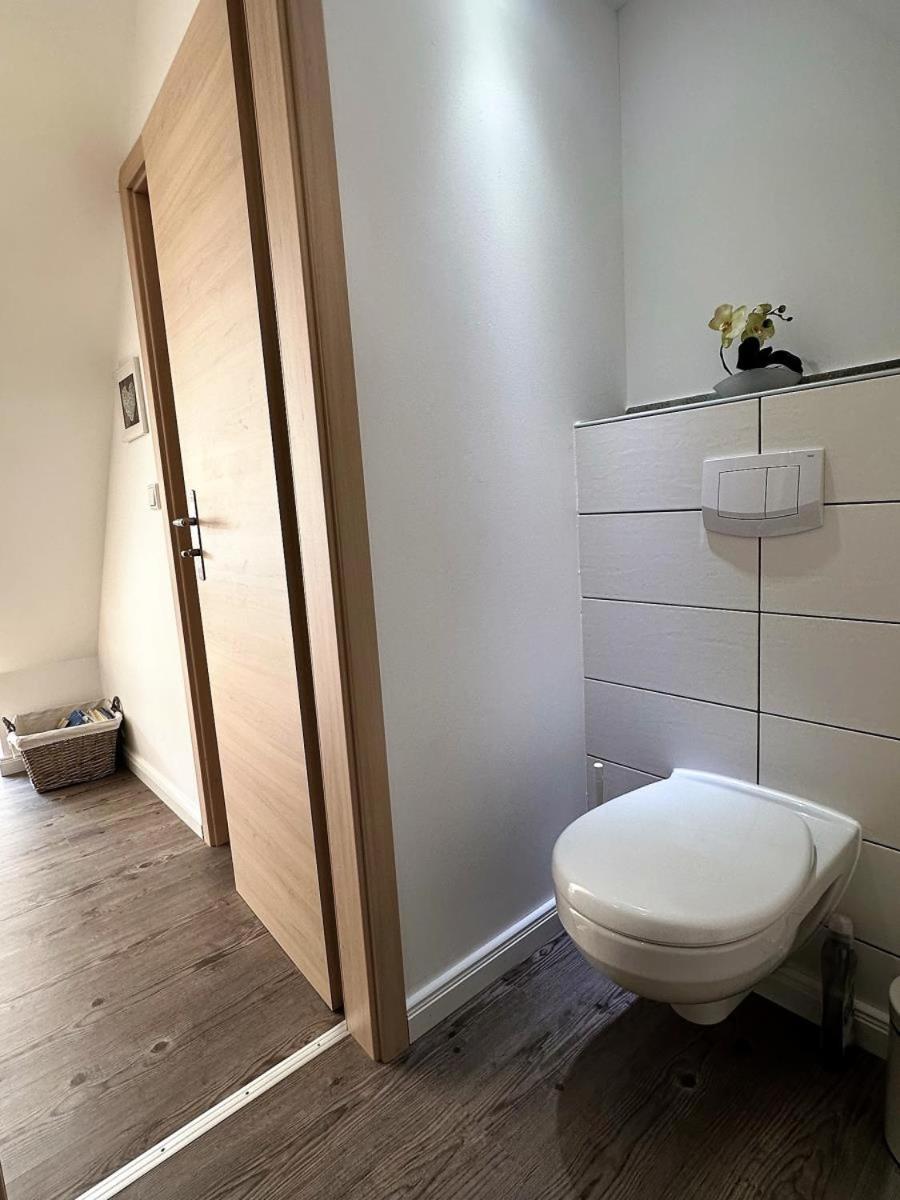 Jeppe Hus, Reetdachhaus, Hunde willkommen, Eckbadewanne, Kamin, WLAN