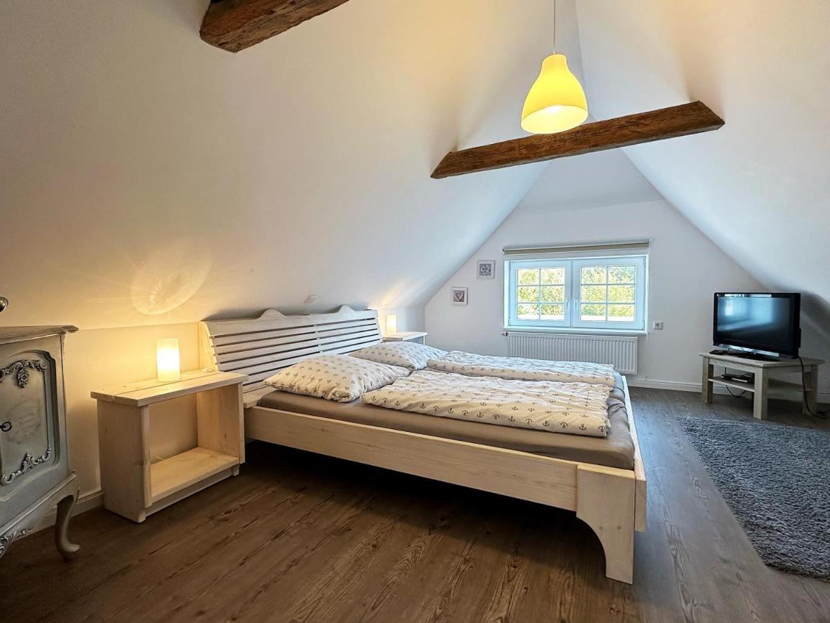 Jeppe Hus, Reetdachhaus, Hunde willkommen, Eckbadewanne, Kamin, WLAN