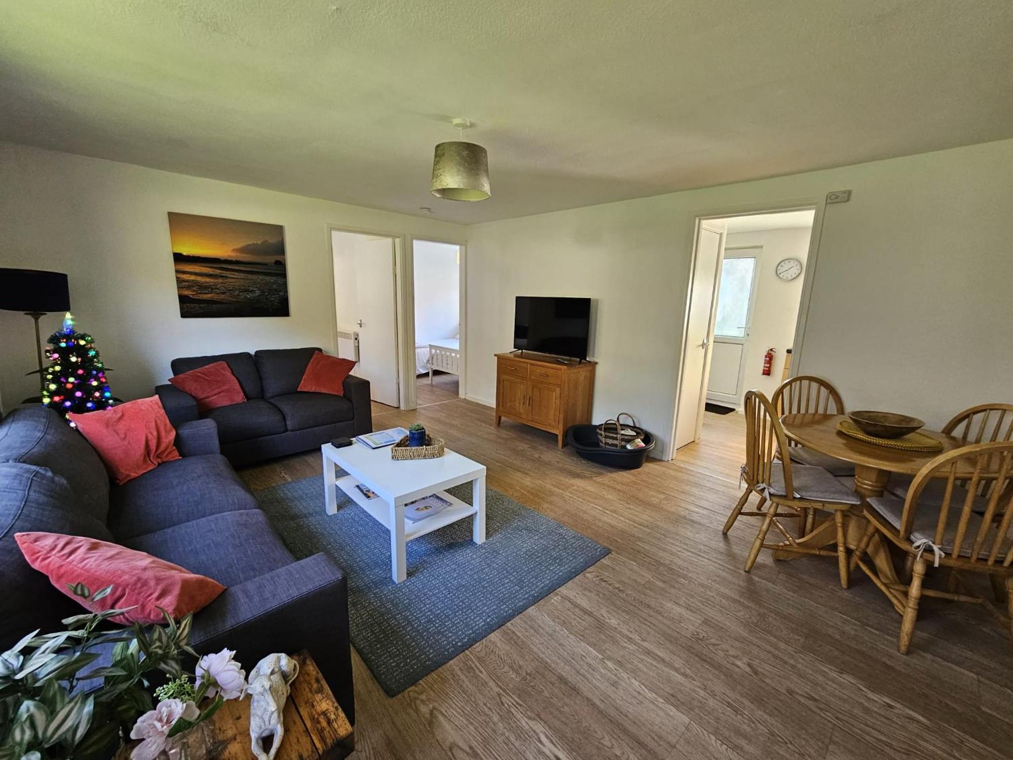 Pet Friendly 2 Bed Coastal Property - Millendreath, Looe view 2