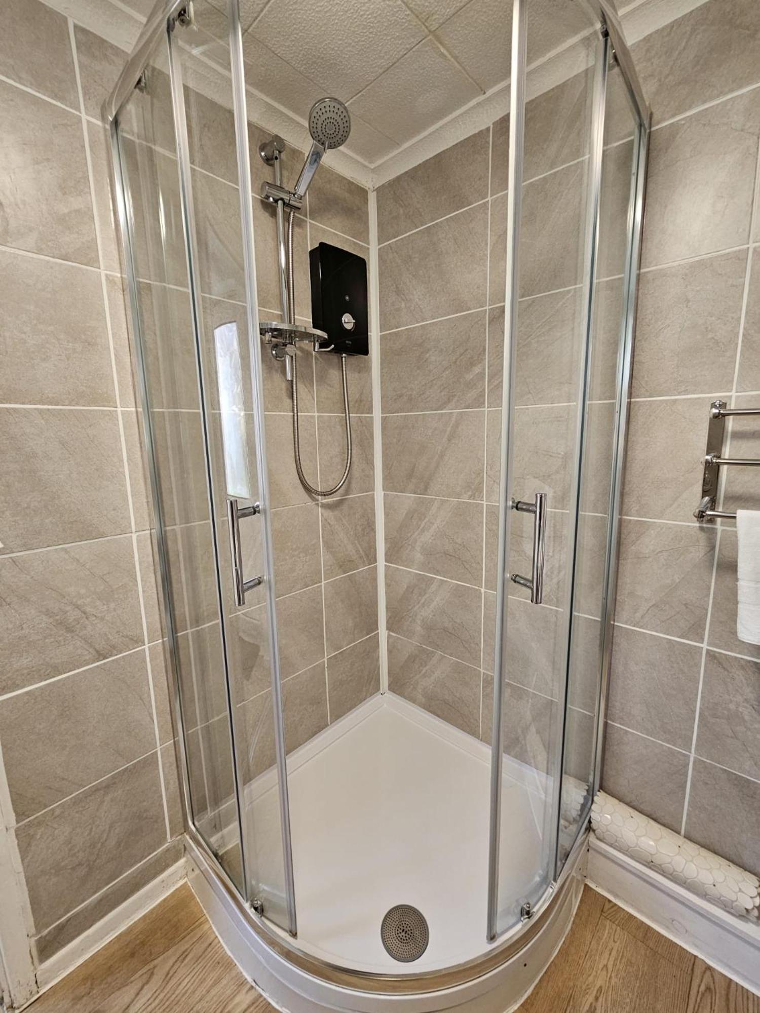 Pet Friendly 2 Bed Coastal Property - Millendreath, Looe view 4