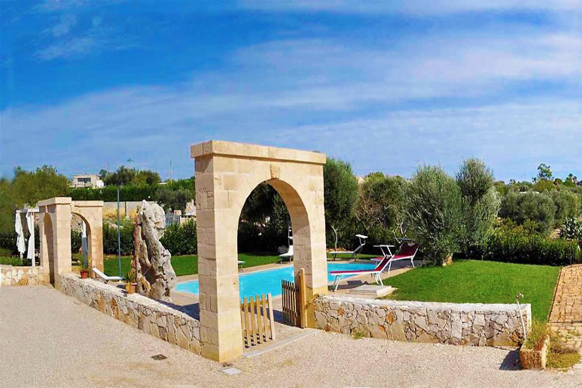 Villa con giardino e piscina privata 45 view 4
