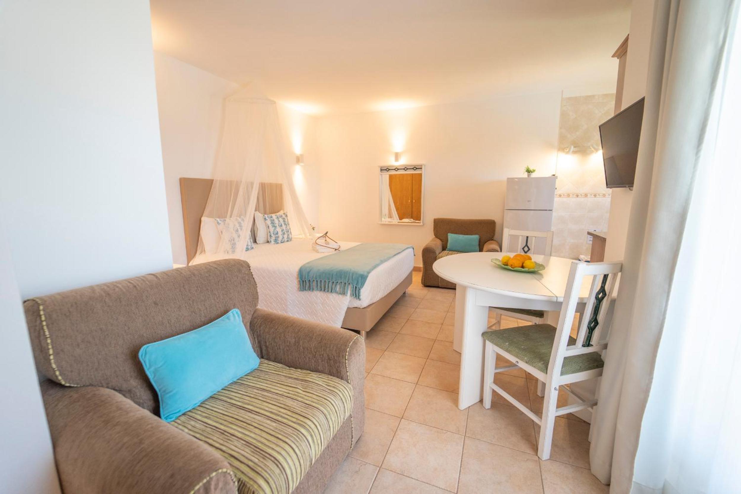 Apartamentos Monte dos Avós, Albufeira by AlgarveBlossom