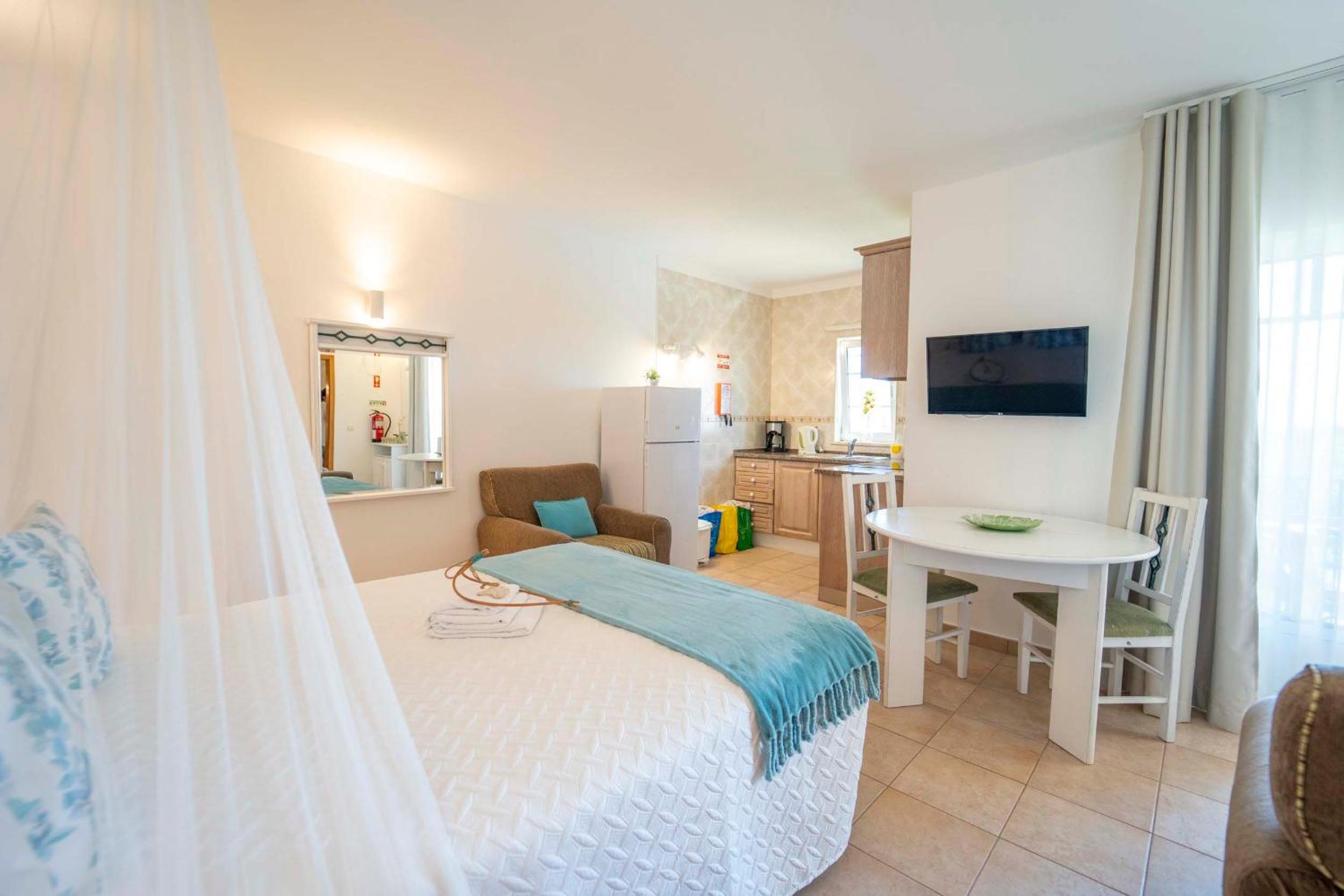 Apartamentos Monte dos Avós, Albufeira by AlgarveBlossom