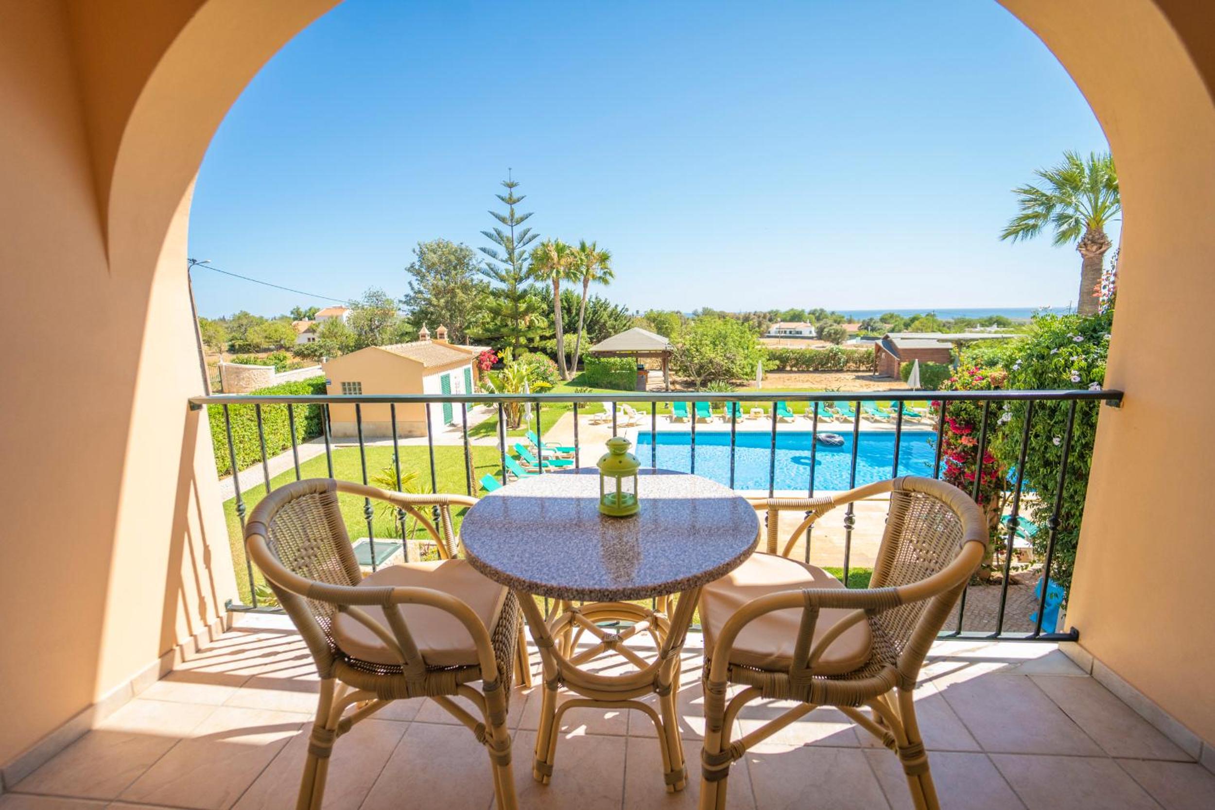 Apartamentos Monte dos Avós, Albufeira by AlgarveBlossom