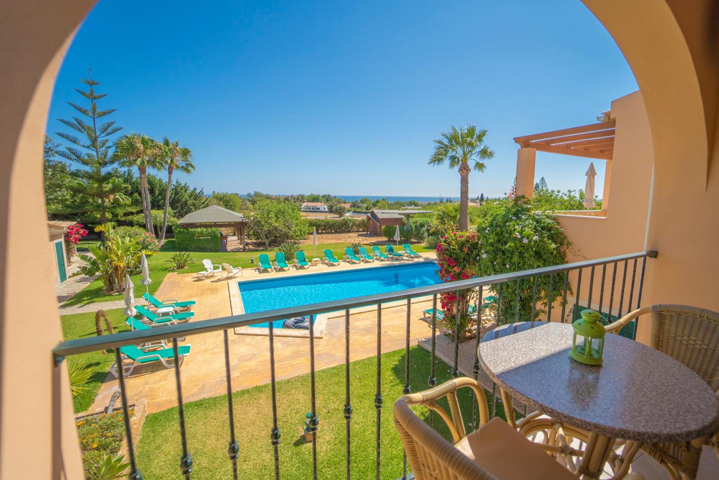 Apartamentos Monte dos Avós, Albufeira by AlgarveBlossom