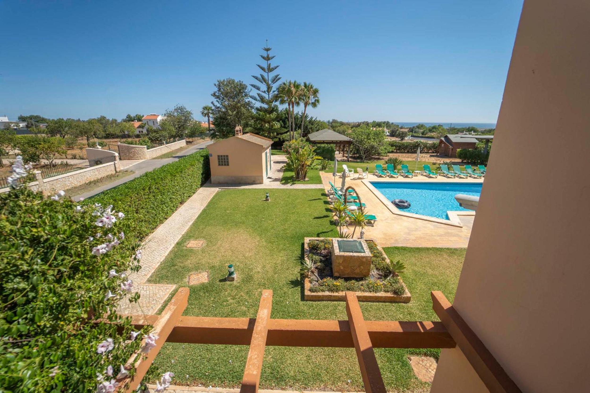 Apartamentos Monte dos Avós, Albufeira by AlgarveBlossom