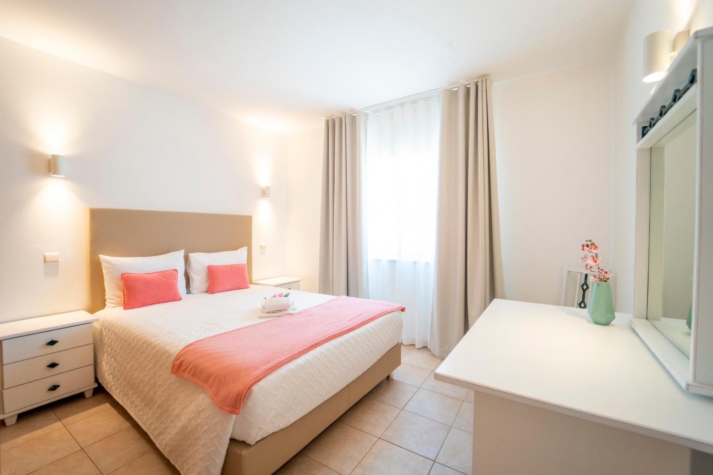 Apartamentos Monte dos Avós, Albufeira by AlgarveBlossom