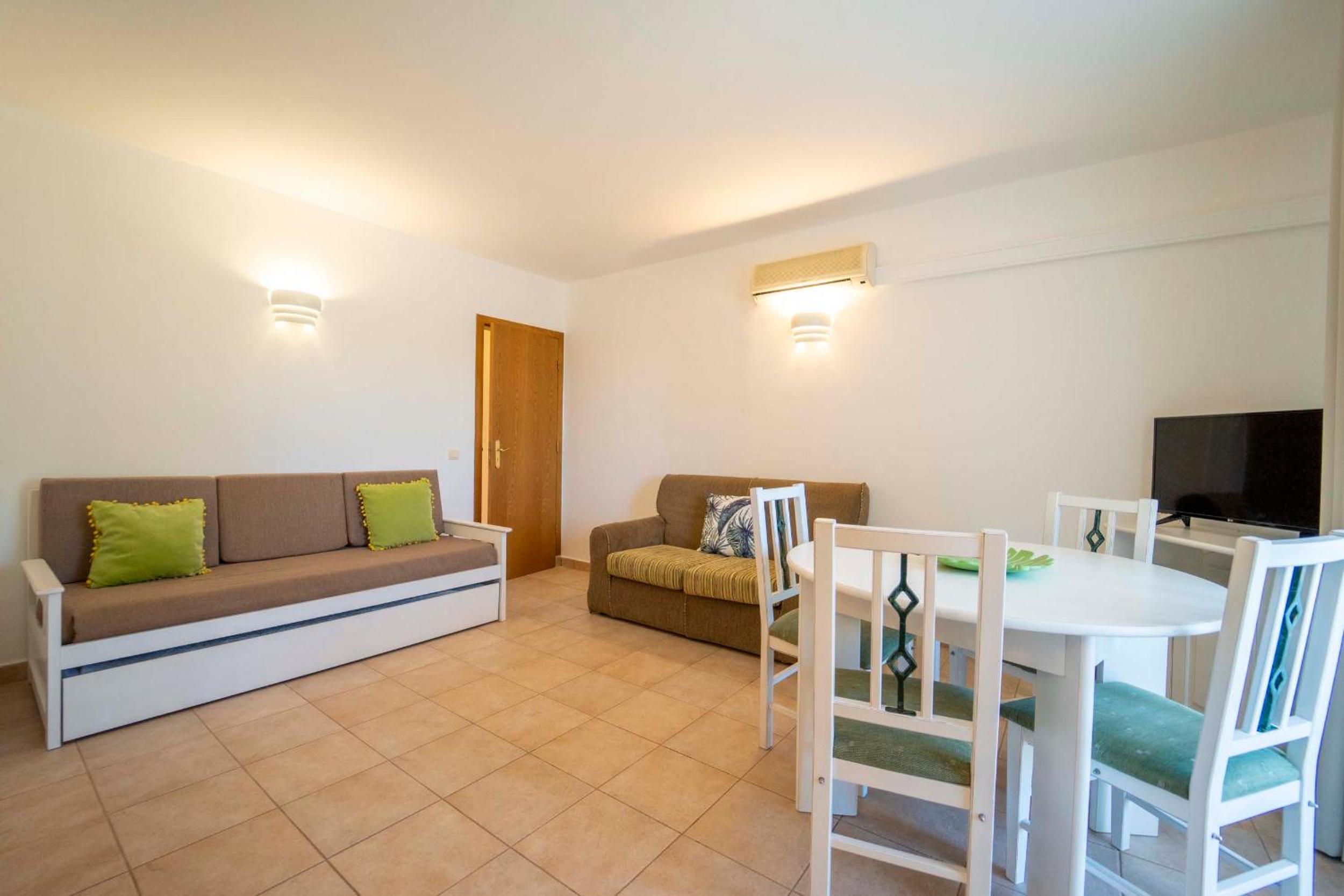 Apartamentos Monte dos Avós, Albufeira by AlgarveBlossom