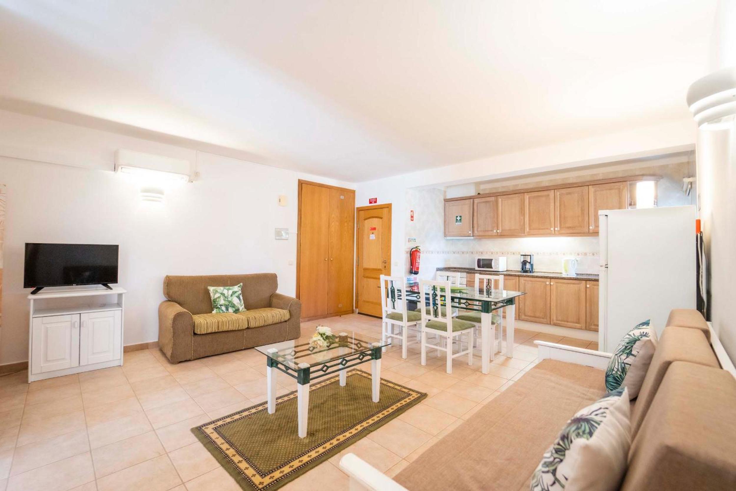 Apartamentos Monte dos Avós, Albufeira by AlgarveBlossom