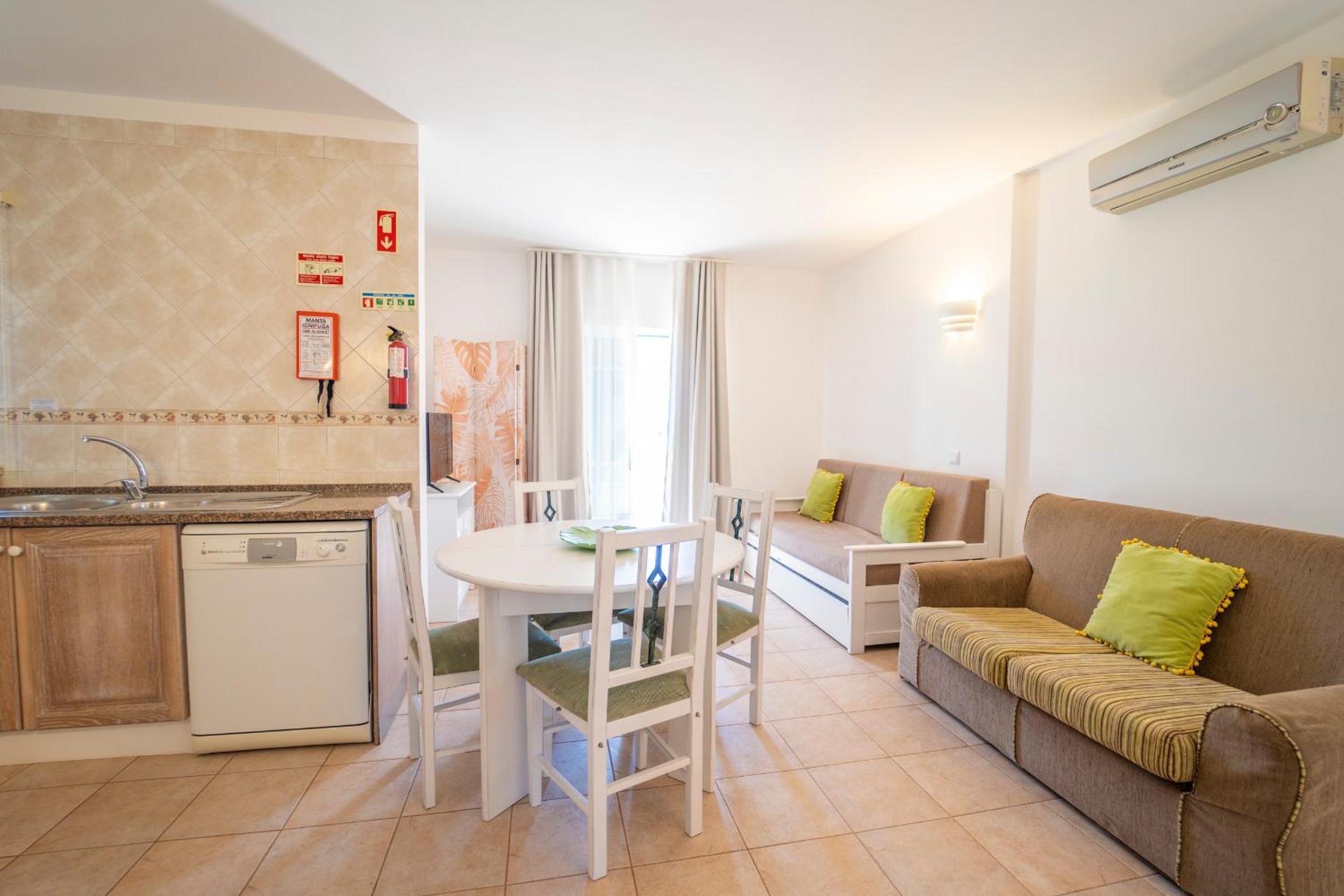 Apartamentos Monte dos Avós, Albufeira by AlgarveBlossom