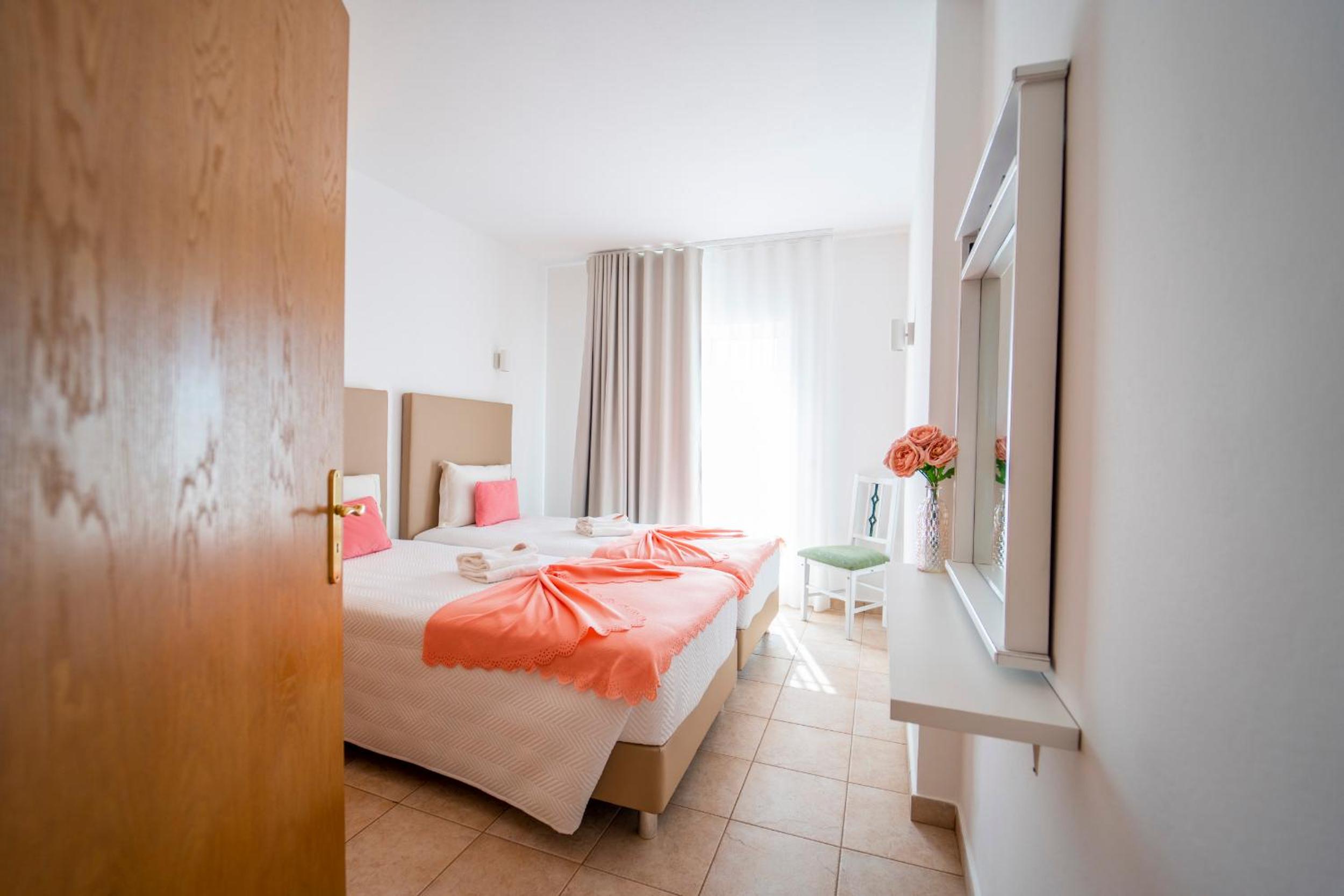 Apartamentos Monte dos Avós, Albufeira by AlgarveBlossom