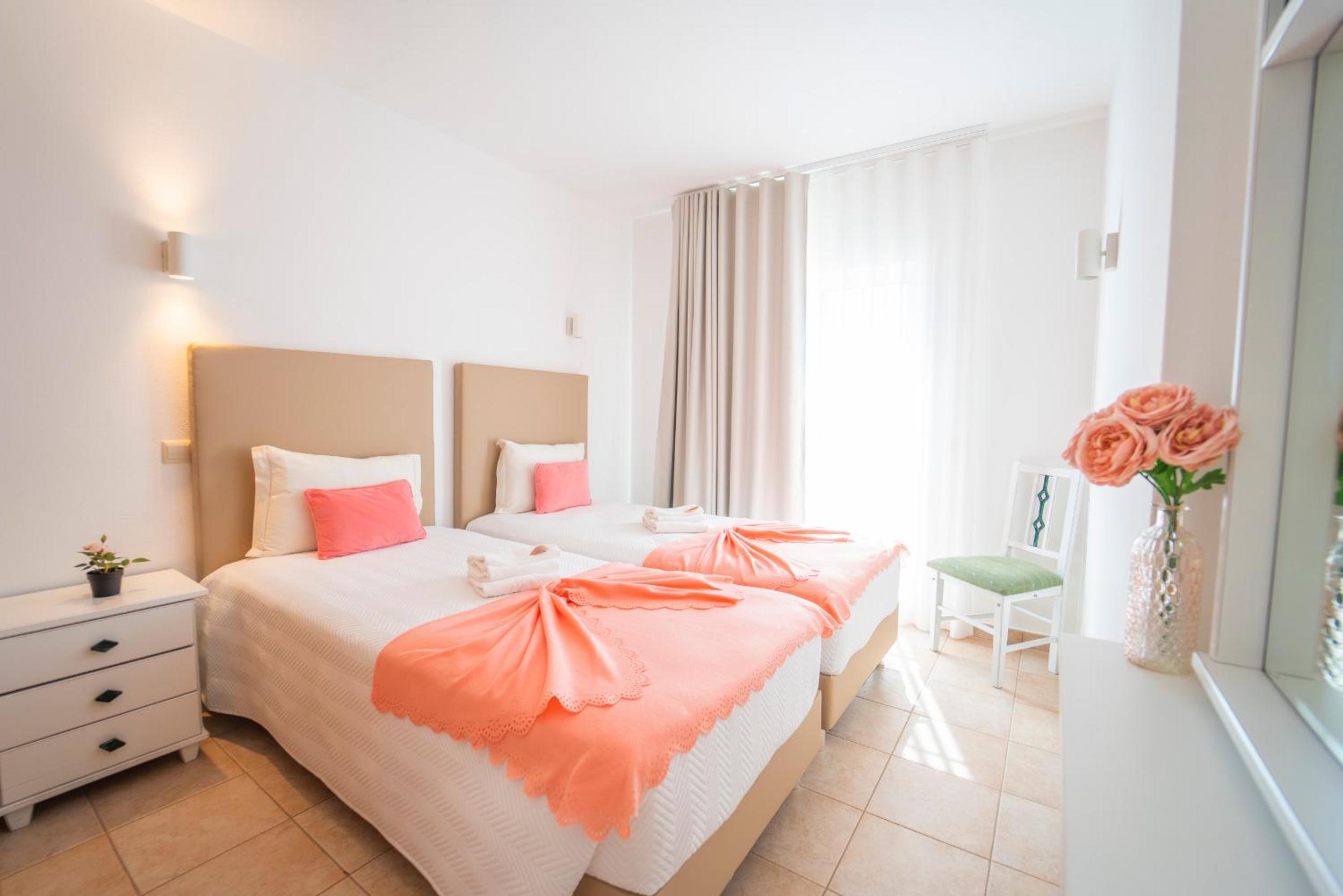 Apartamentos Monte dos Avós, Albufeira by AlgarveBlossom