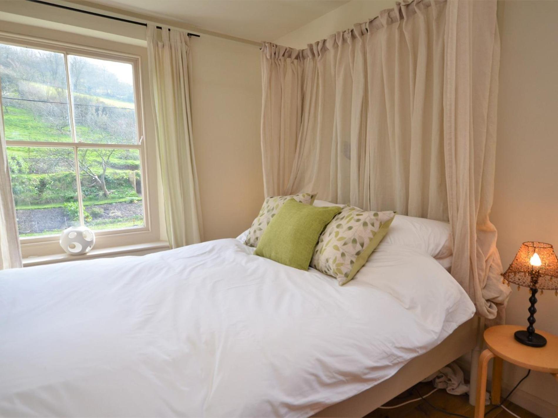 2 Bed in Kingsbridge oc-fern2 view 5