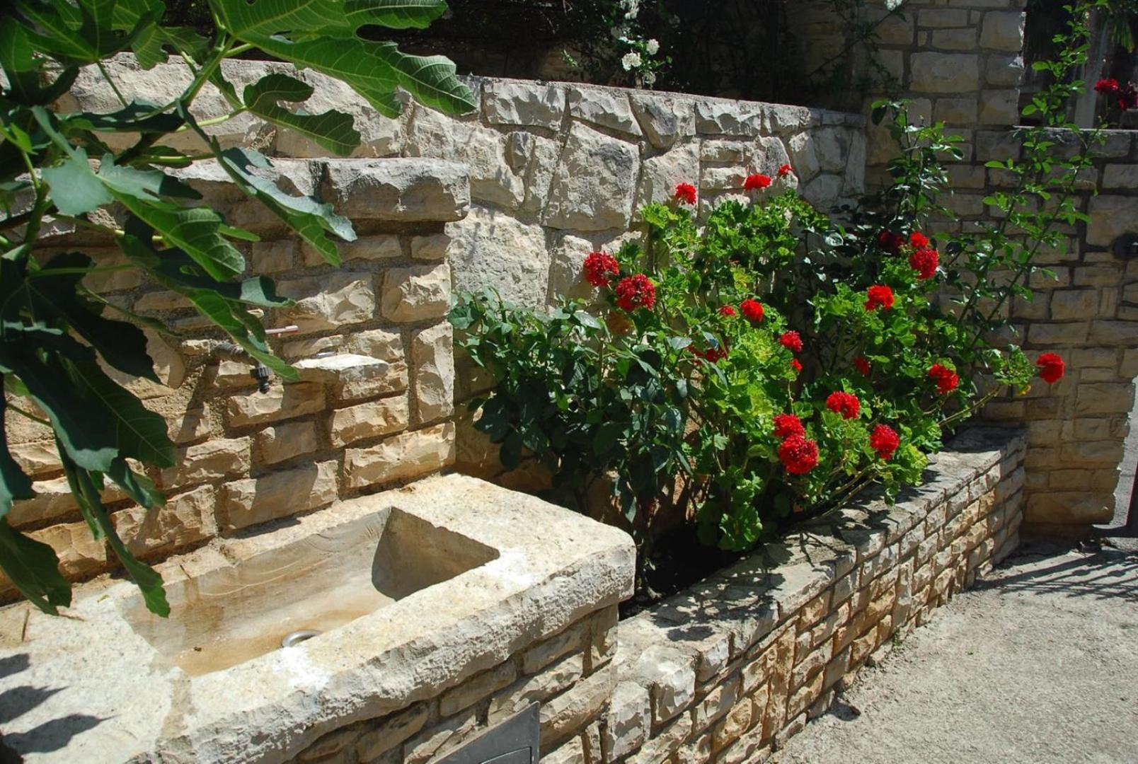 Apartment LIVIA with 2 cozy terraces near Pula view 4