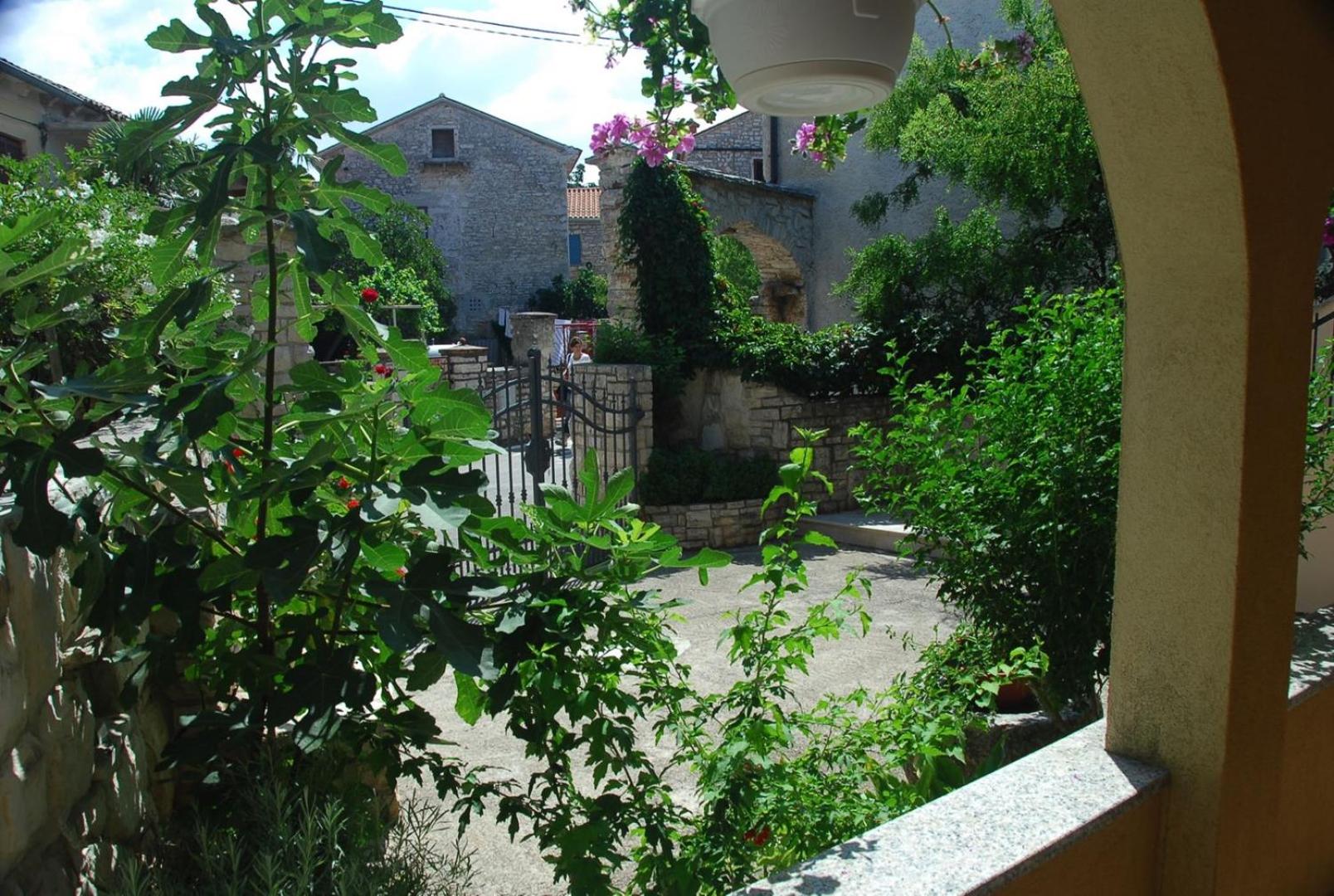 Apartment LIVIA with 2 cozy terraces near Pula view 5