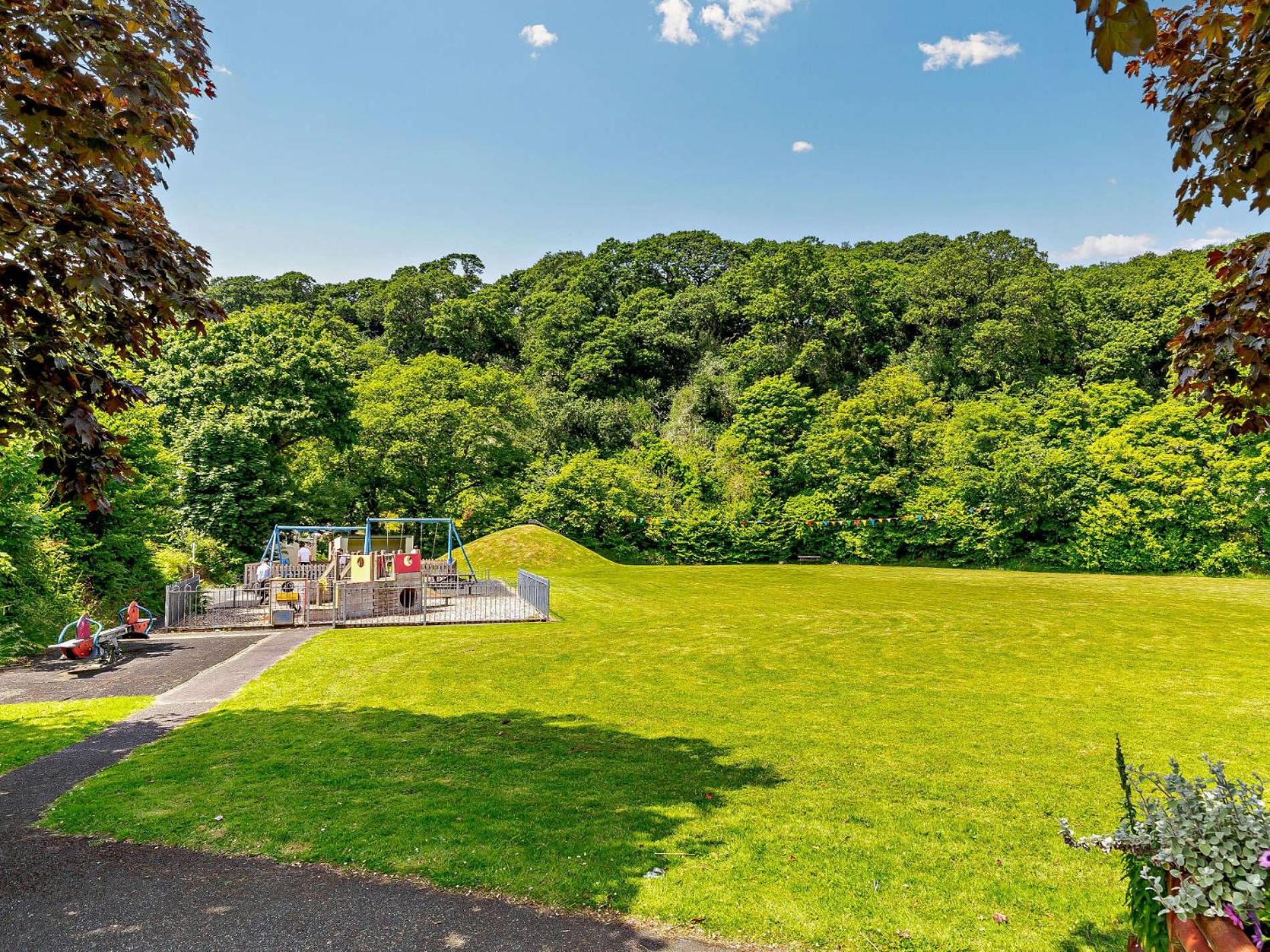 2 Bed in St Austell oc-lanyo view 2
