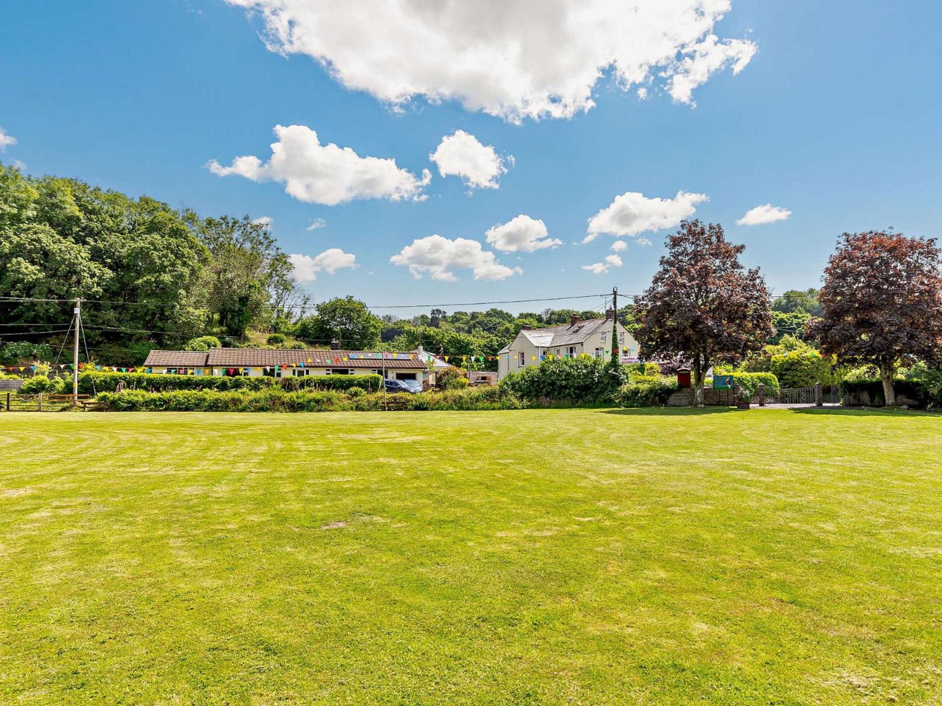 2 Bed in St Austell oc-lanyo view 3