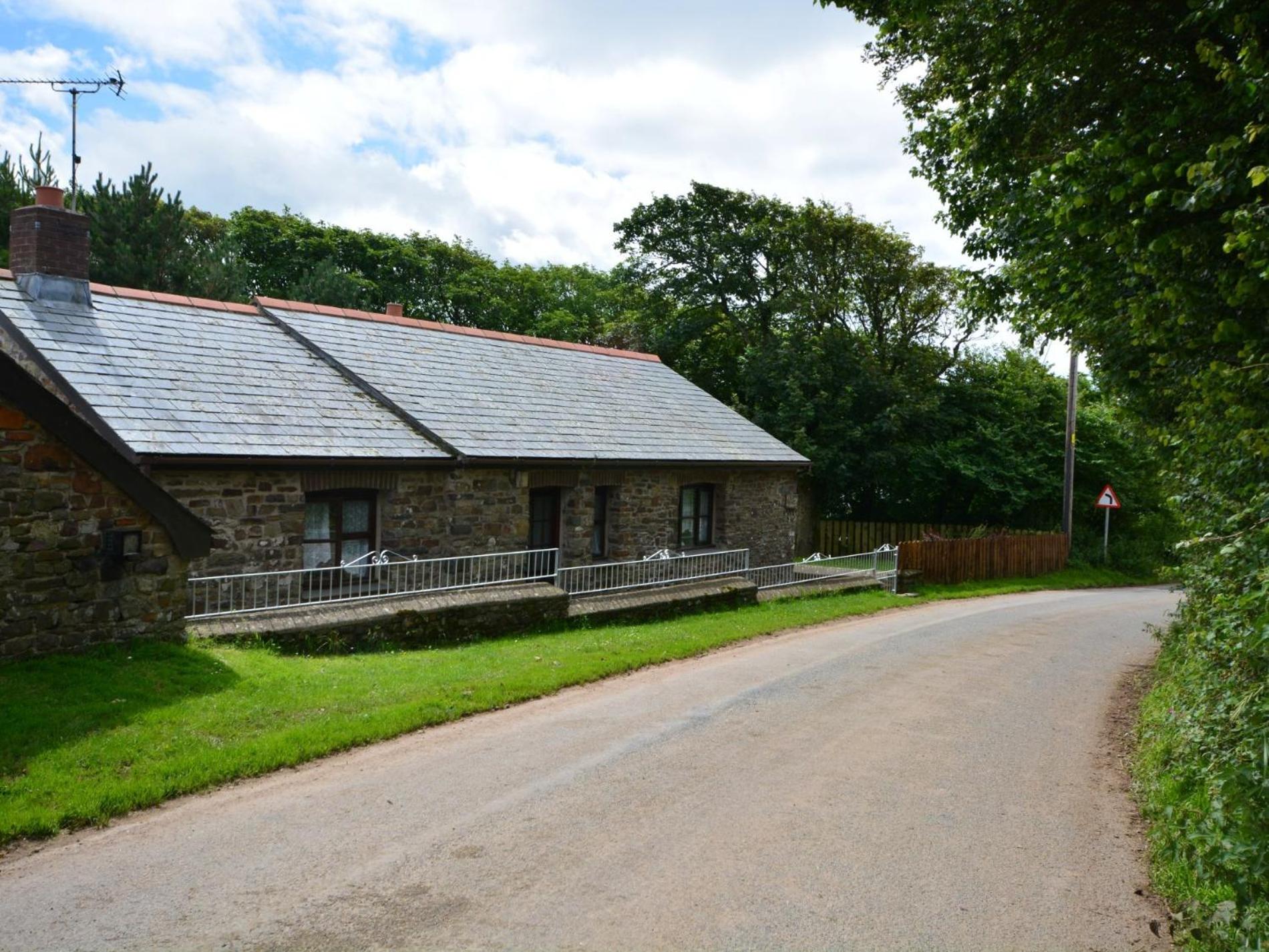 2 Bed in Hartland OLDFO view 4